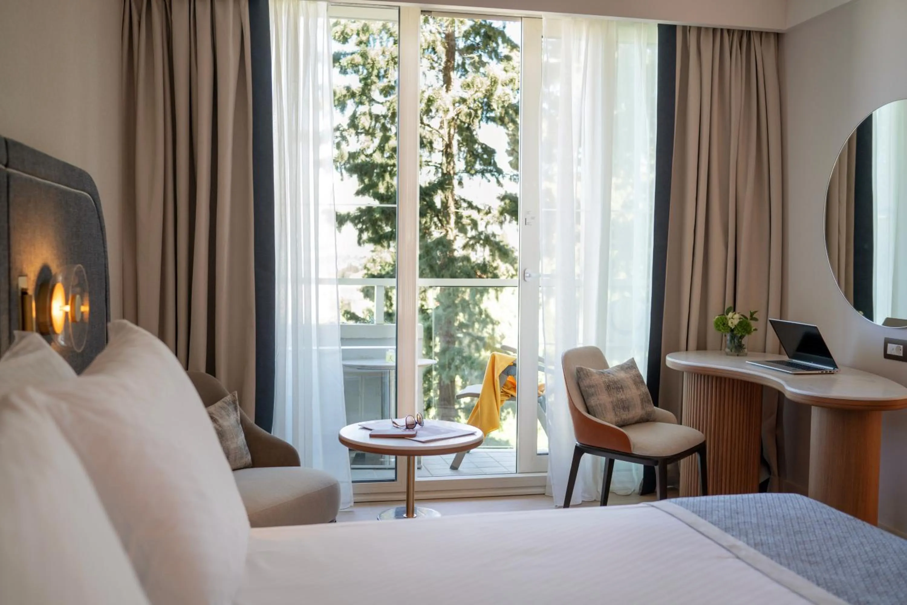 Classic Plus Room with Balcony in Hotel Croatia