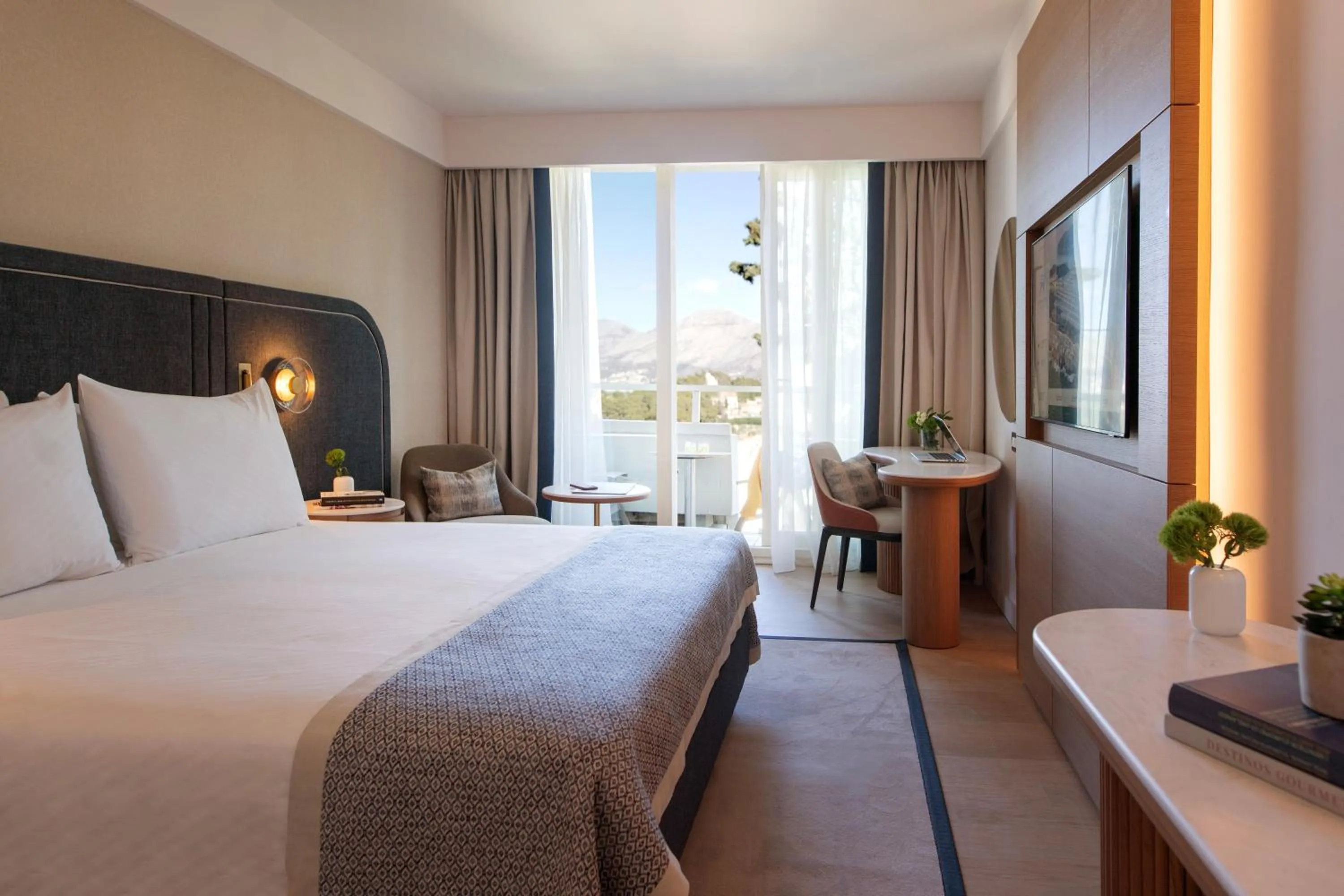 Superior Plus Room with City view and Balcony in Hotel Croatia