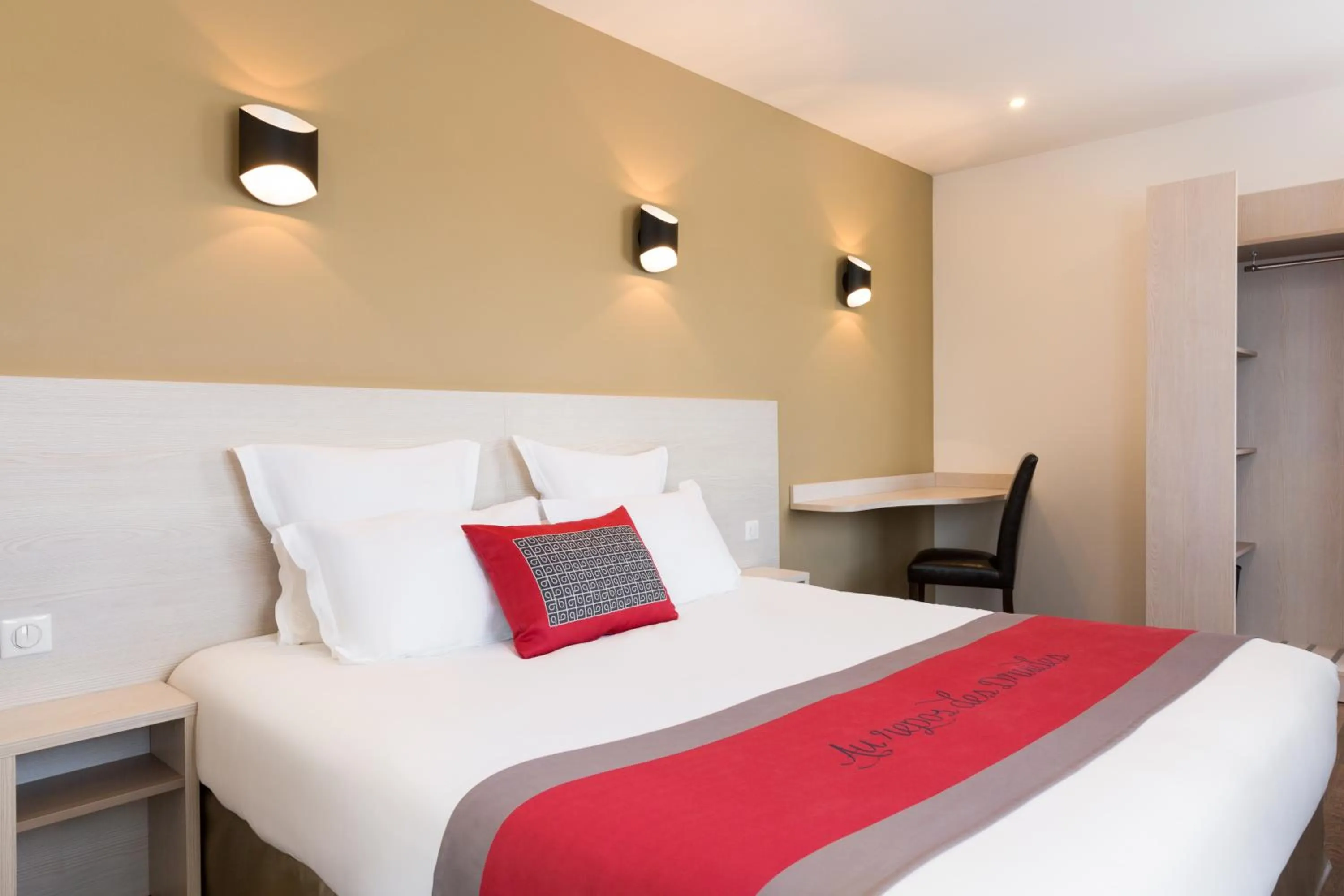 High Comfort Double Room in The Originals City, le Relais des Carnutes Brezolles Verneuil sur Avre