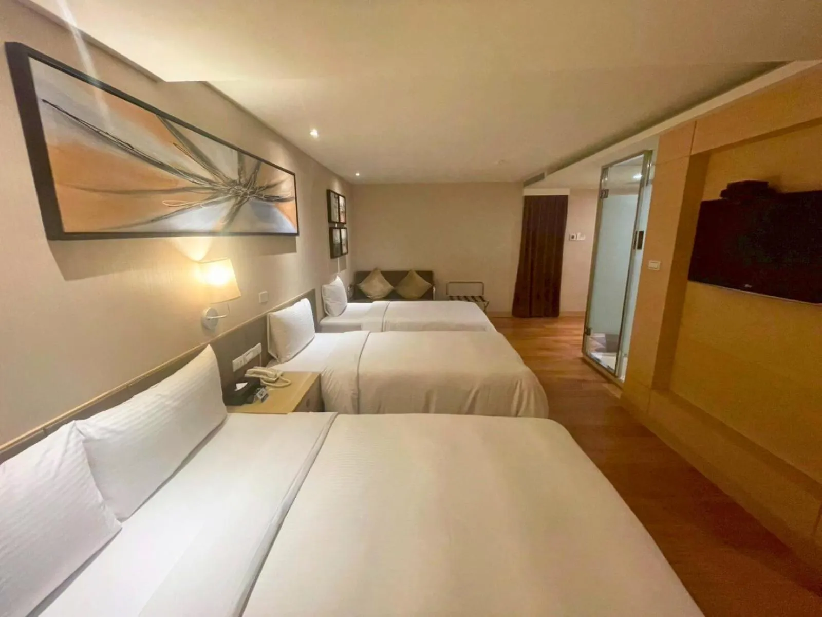 Quadruple Room - No Window in Delton Hotel