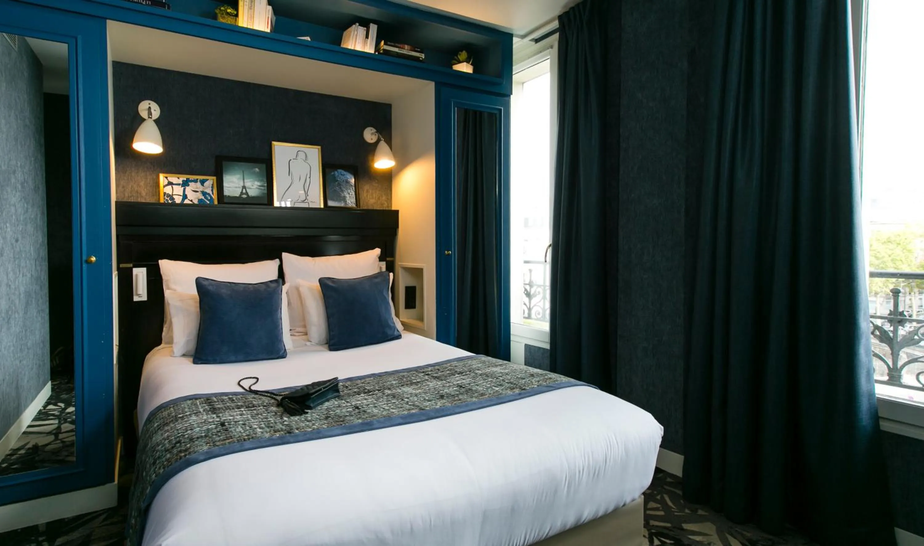 Classic Double Room in Hotel de Neuville Arc de Triomphe