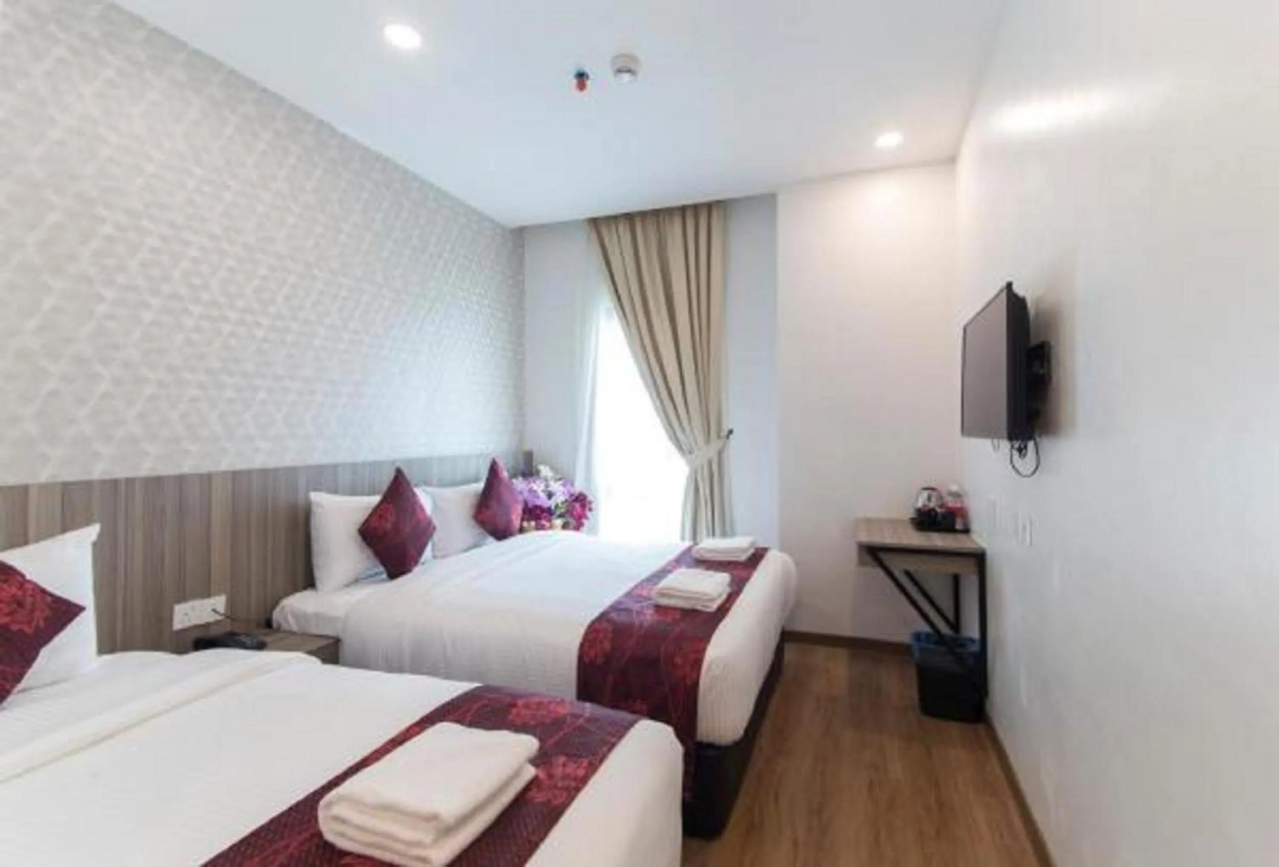 Family - Triple King Room in Signature International Hotel China Town