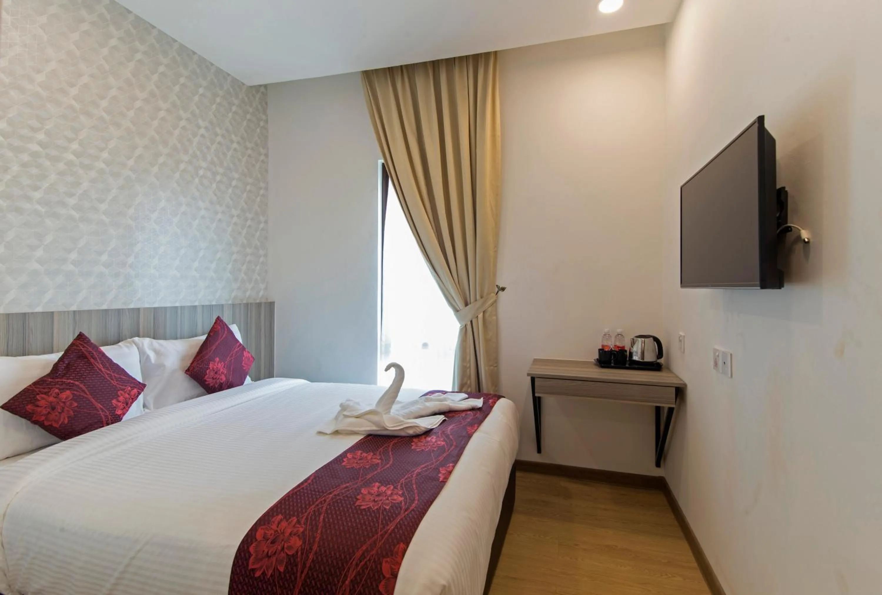 Deluxe Queen Room in Signature International Hotel China Town