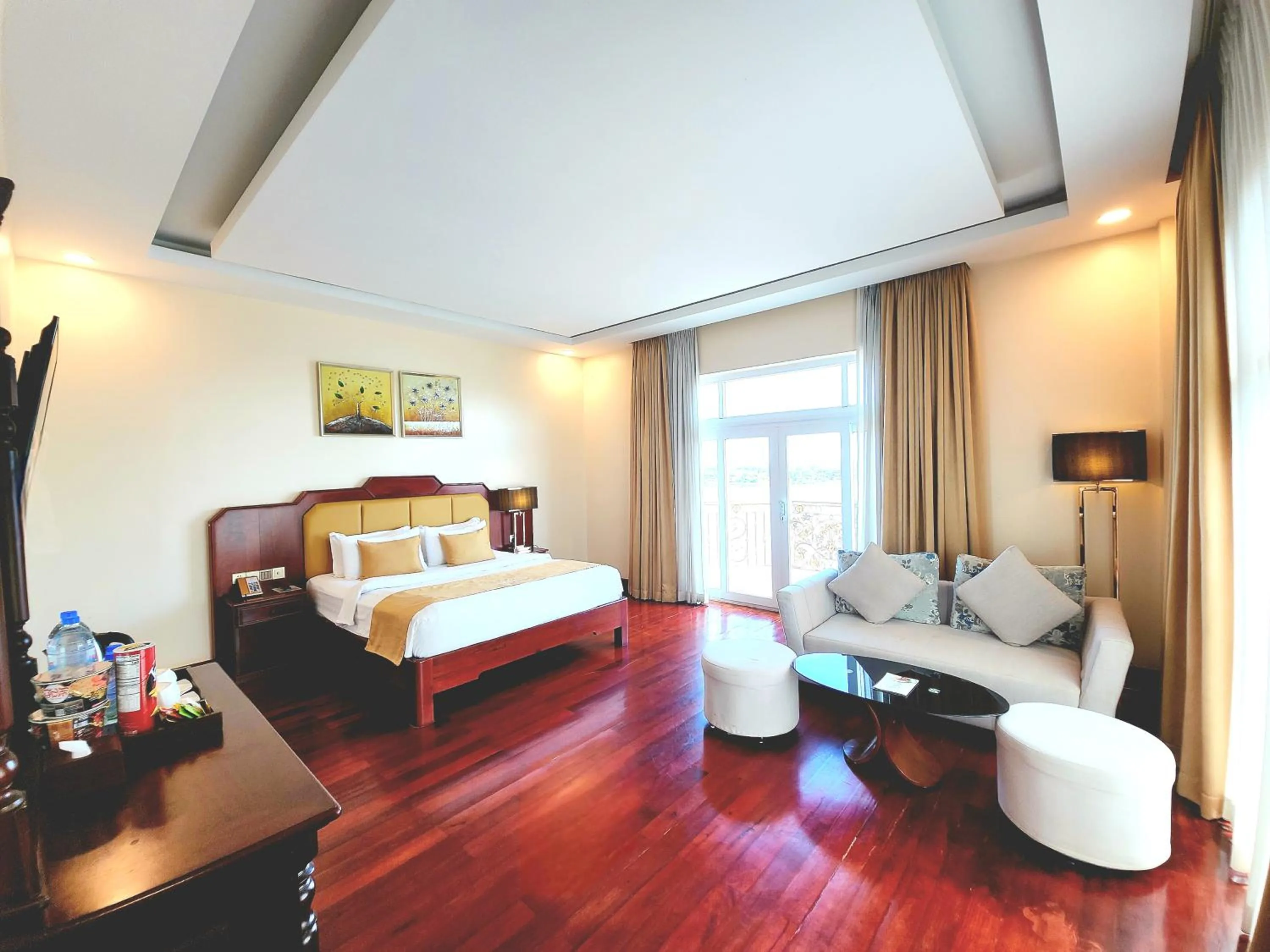 Mekong Suite Double River View in Lbn Asian Hotel