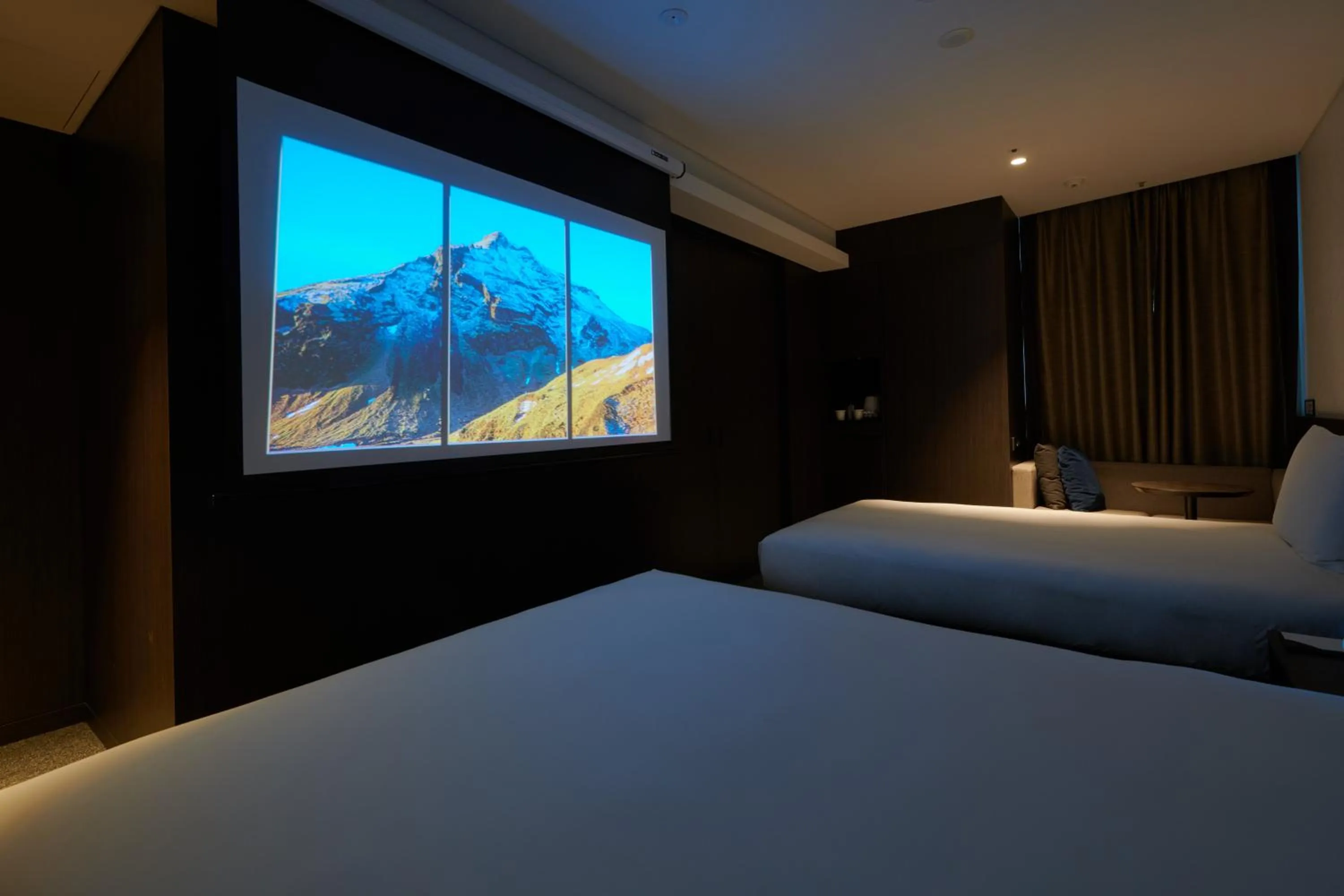Cinema Family Twin Room in Nine Tree by Parnas Seoul Myeongdong 2