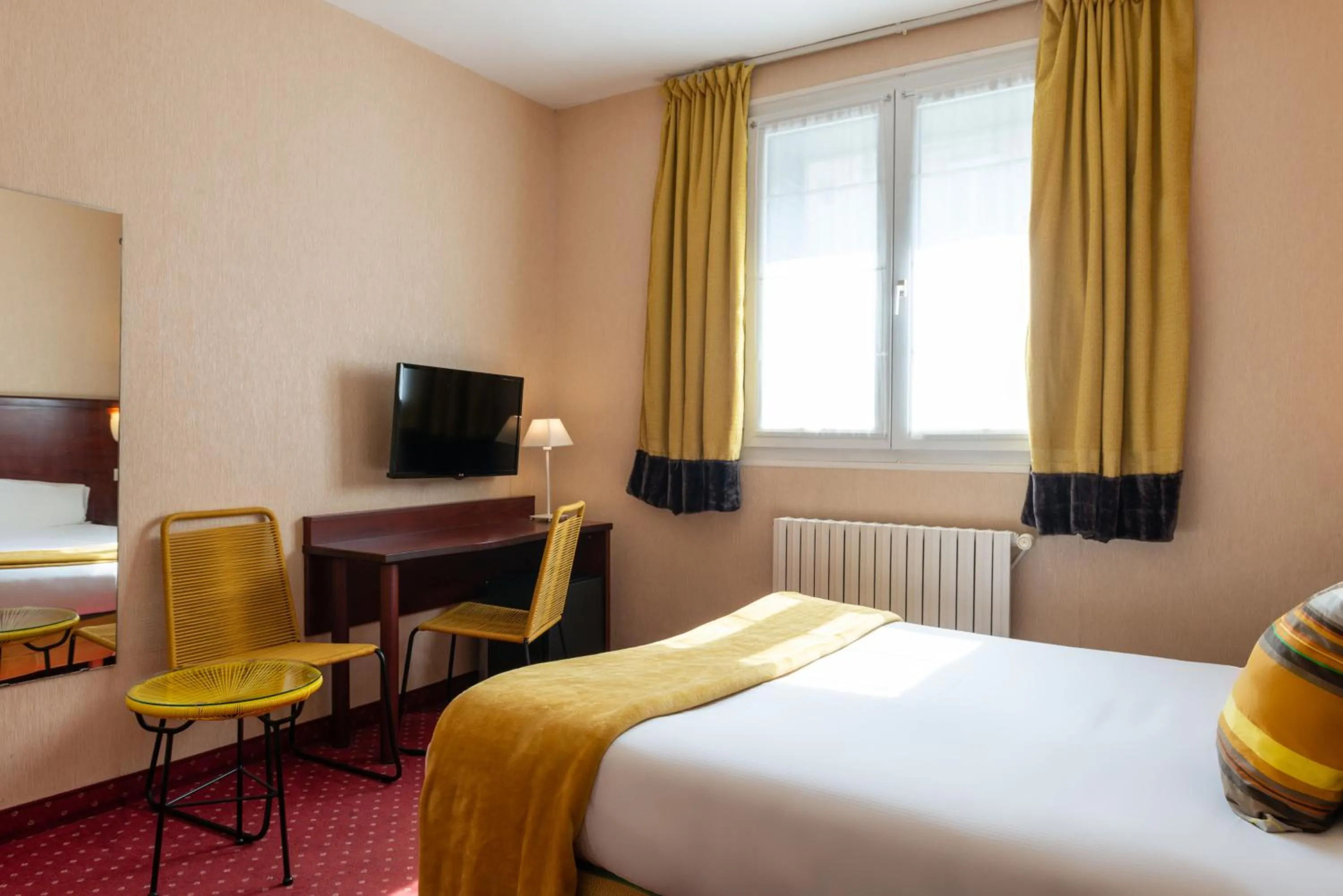 Comfort Double Room with City/Garden View in Hôtel de la Plage