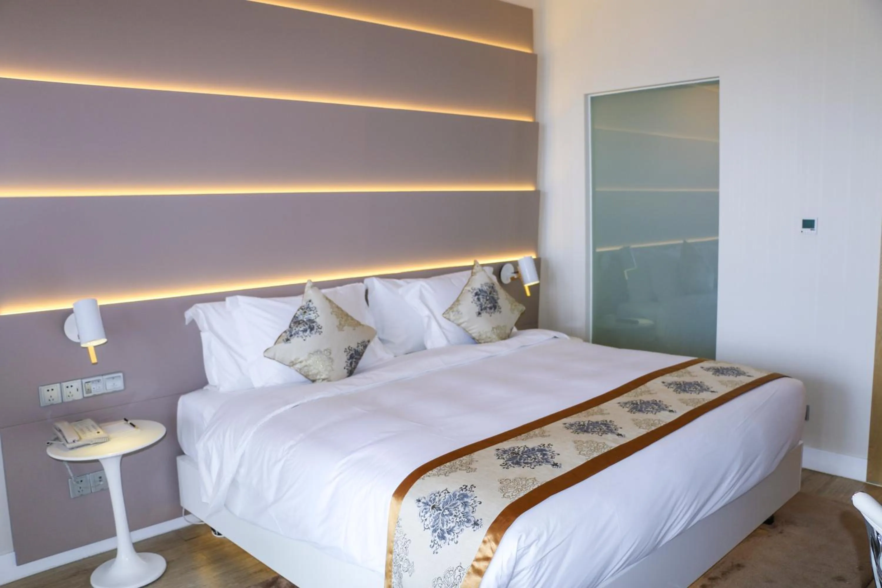 City King Room in Sanya Phoenix Airport Hotel