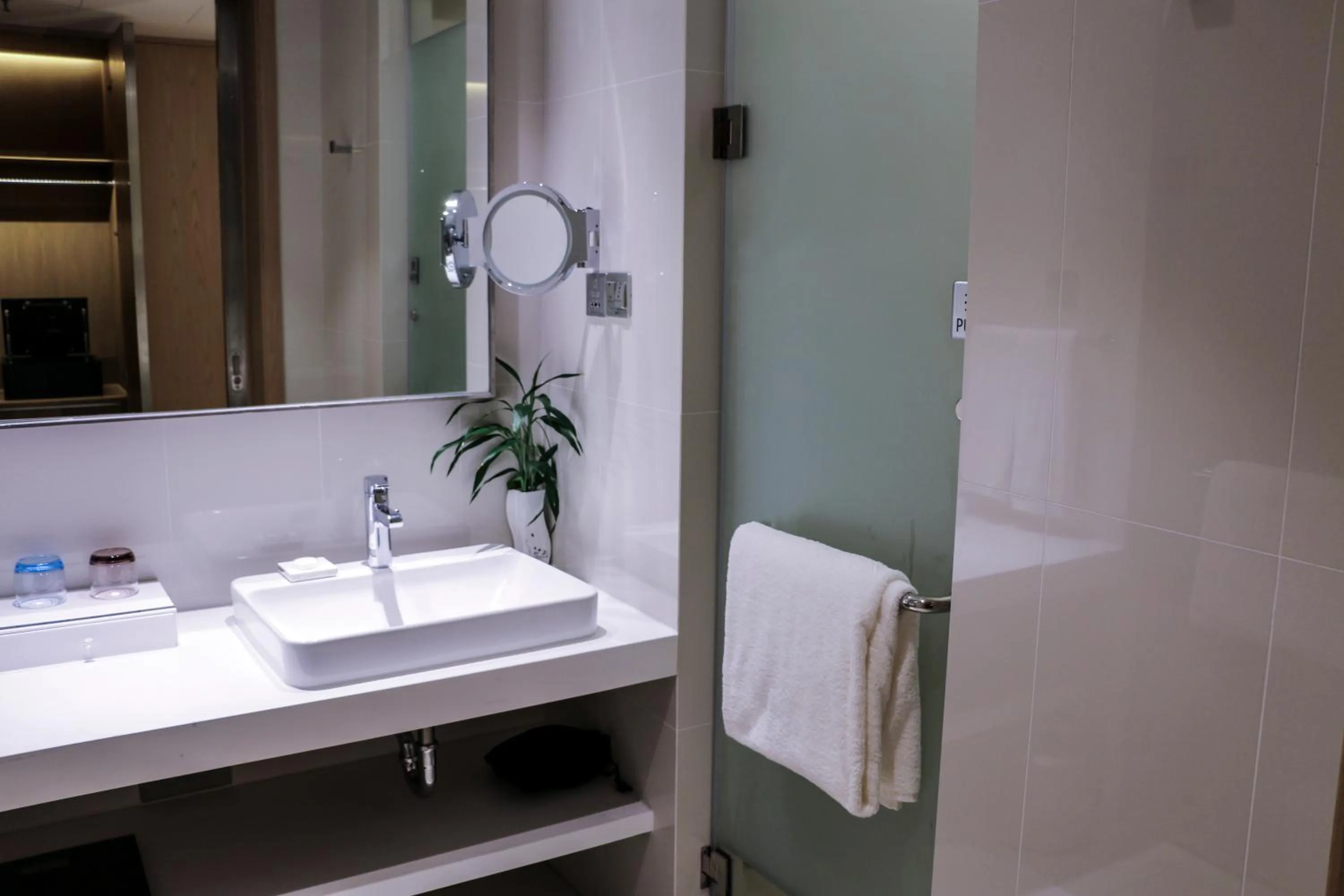 Twin Room in Sanya Phoenix Airport Hotel