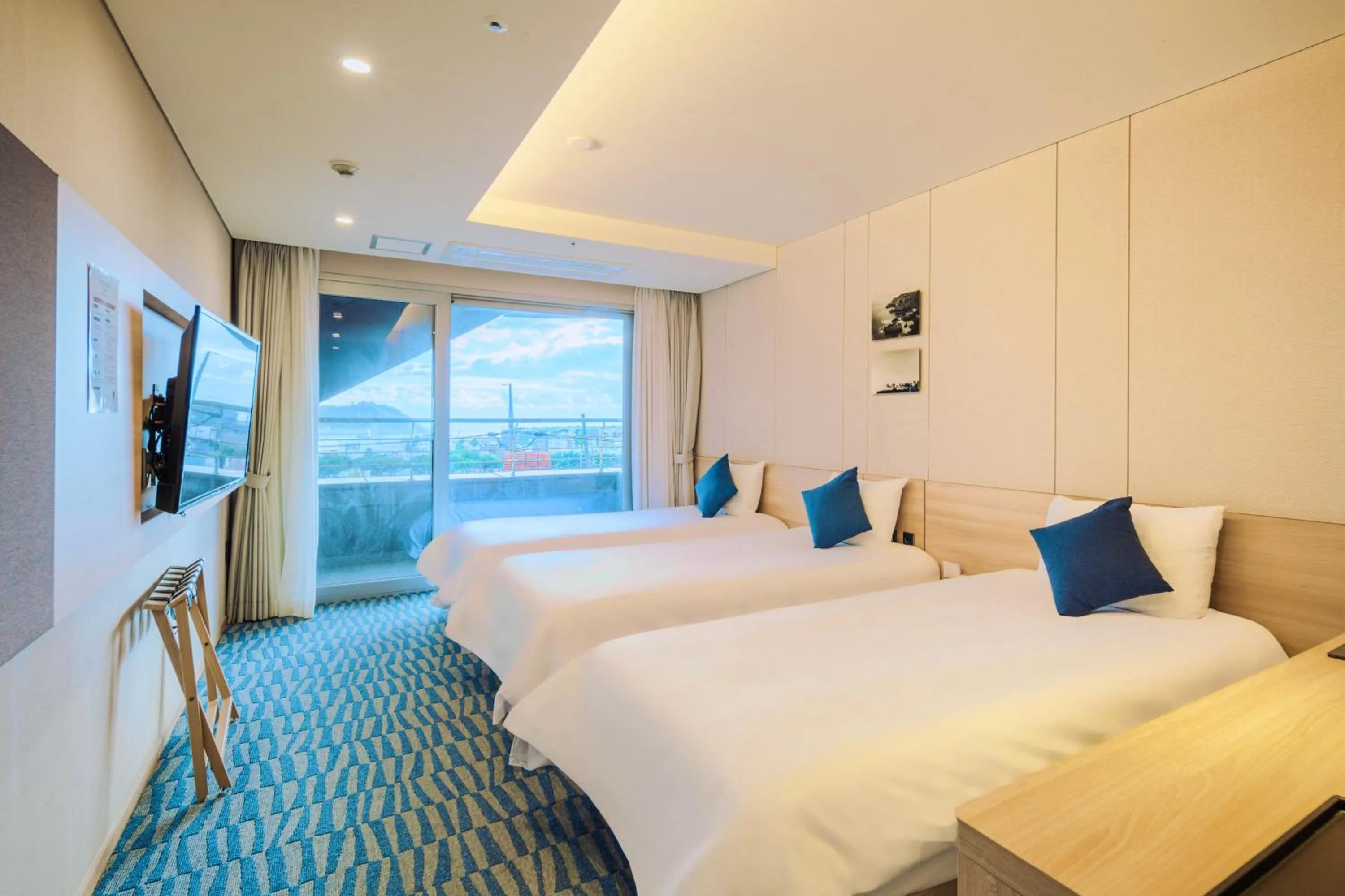 Standard Triple Room in Hotel bridge Seogwipo