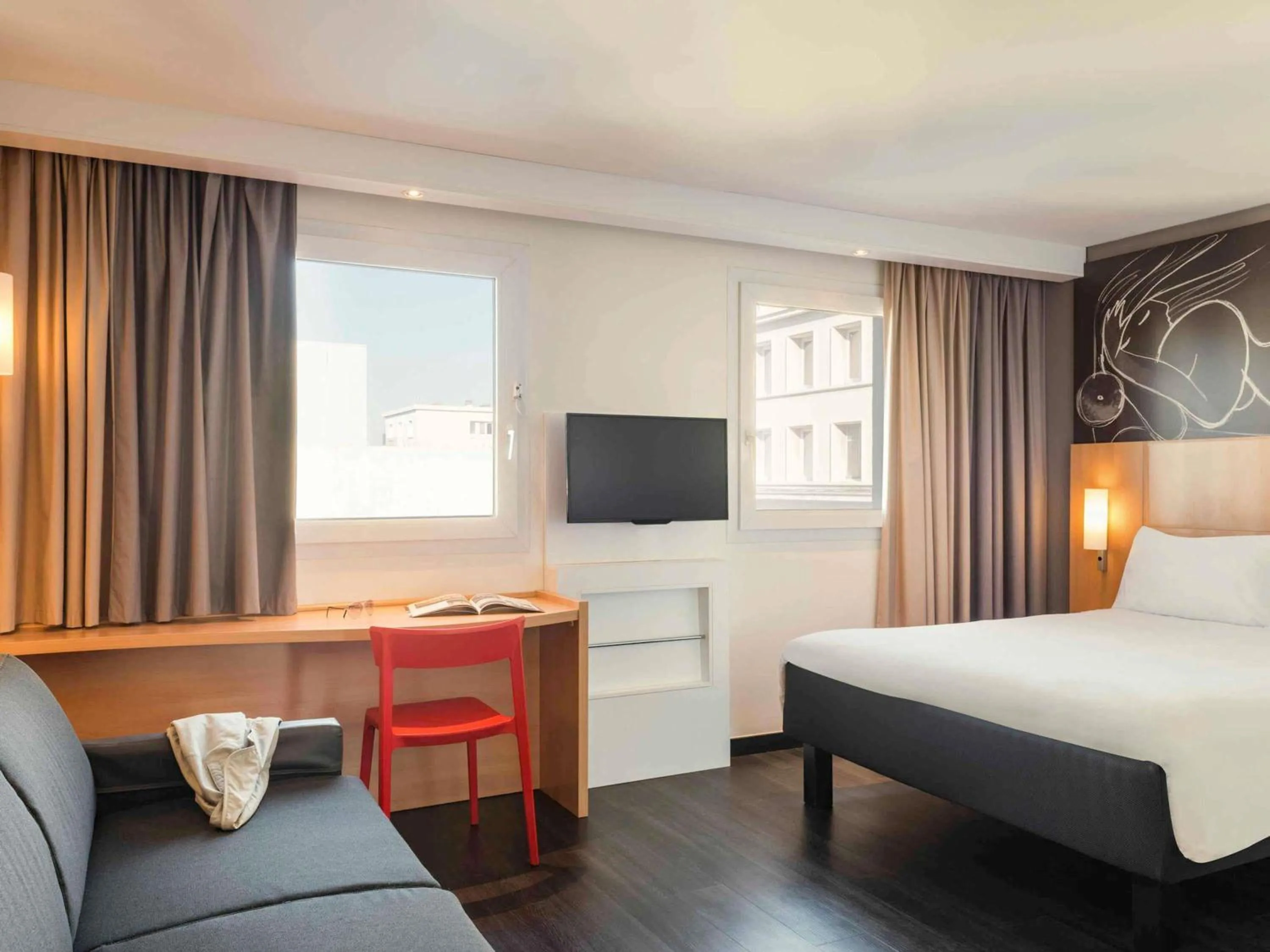 Superior Queen Room in ibis Le Havre Centre