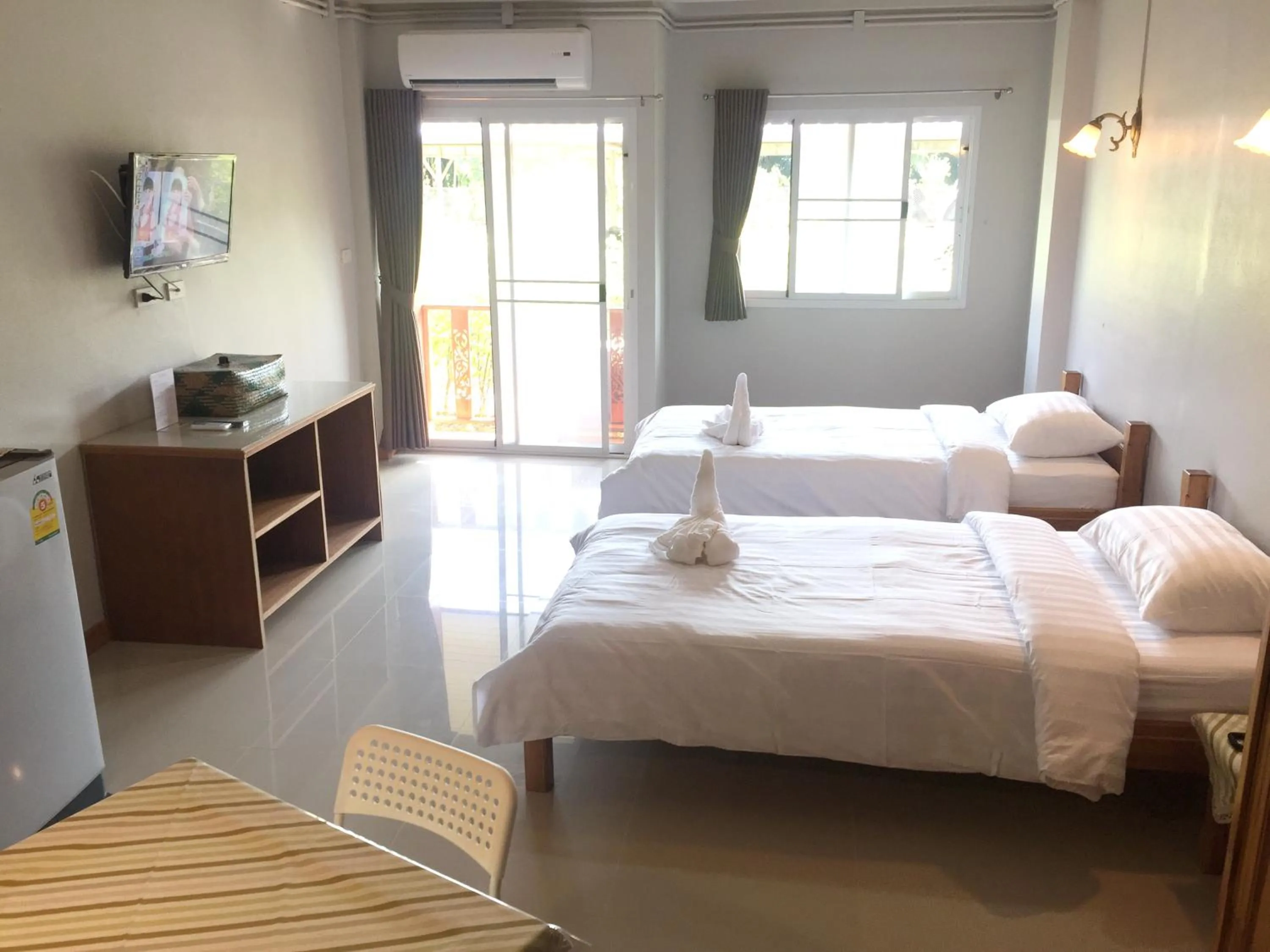 Superior Twin Room in Baan Bangrak Residence