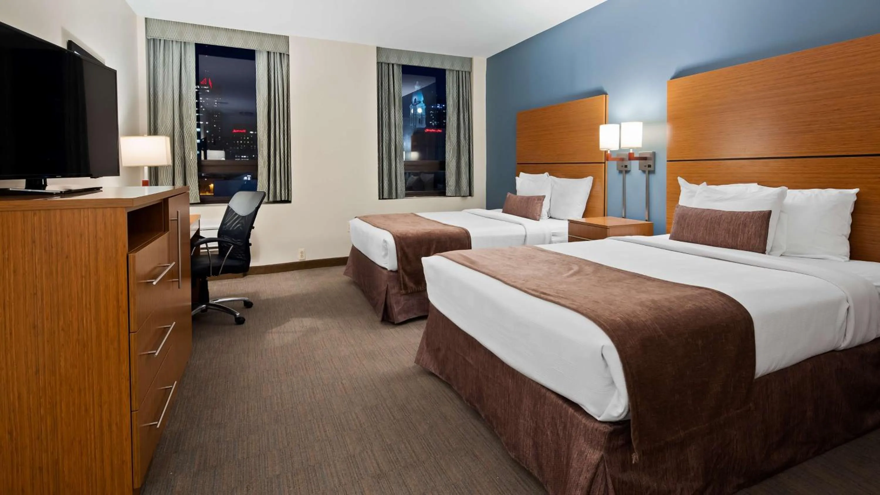 Deluxe Room with Two Double Beds in Best Western Plus Philadelphia Convention Center Hotel