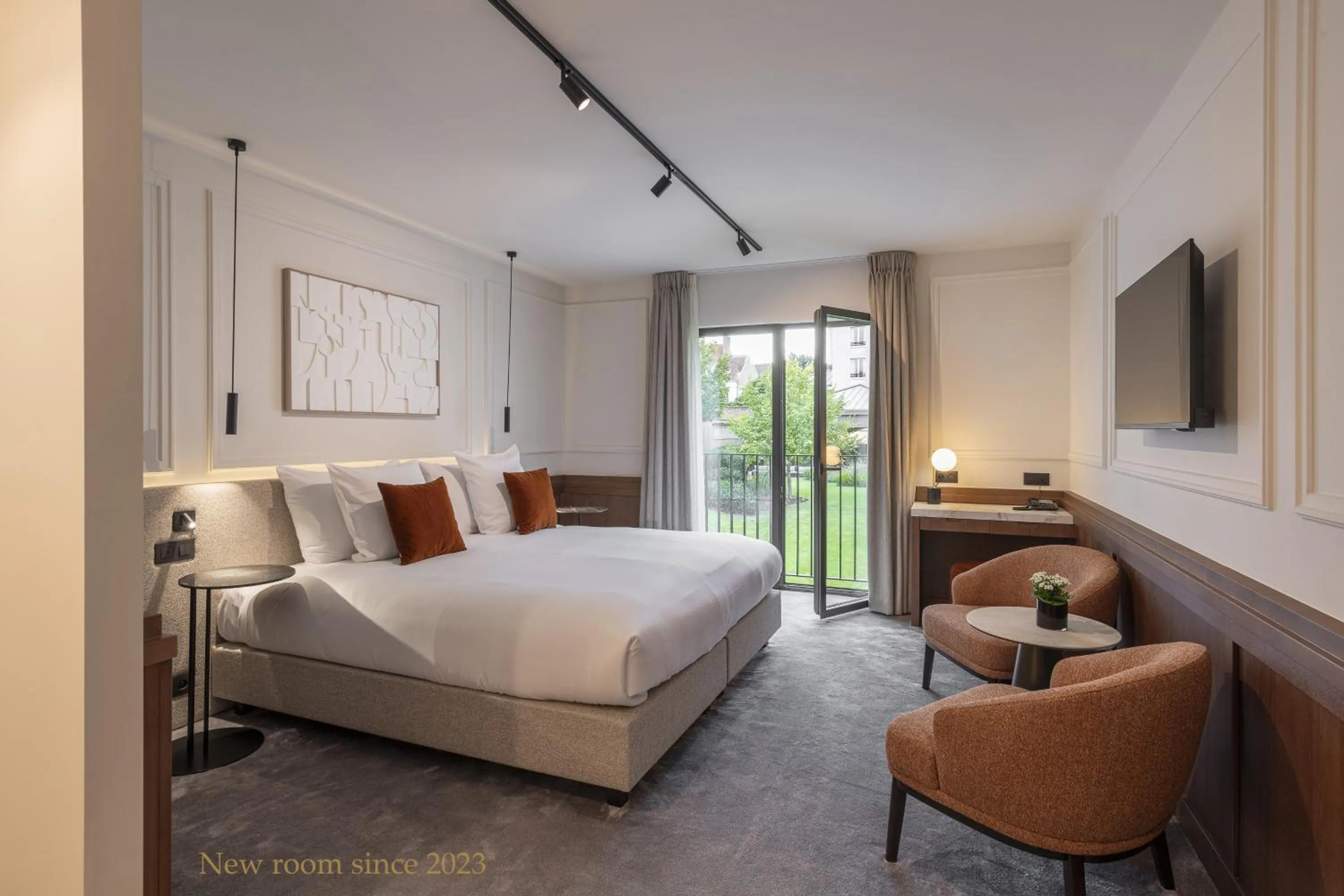 Pavilion room with castle view in Dukes' Palace Brugge - by Dukes' Hotel Collection