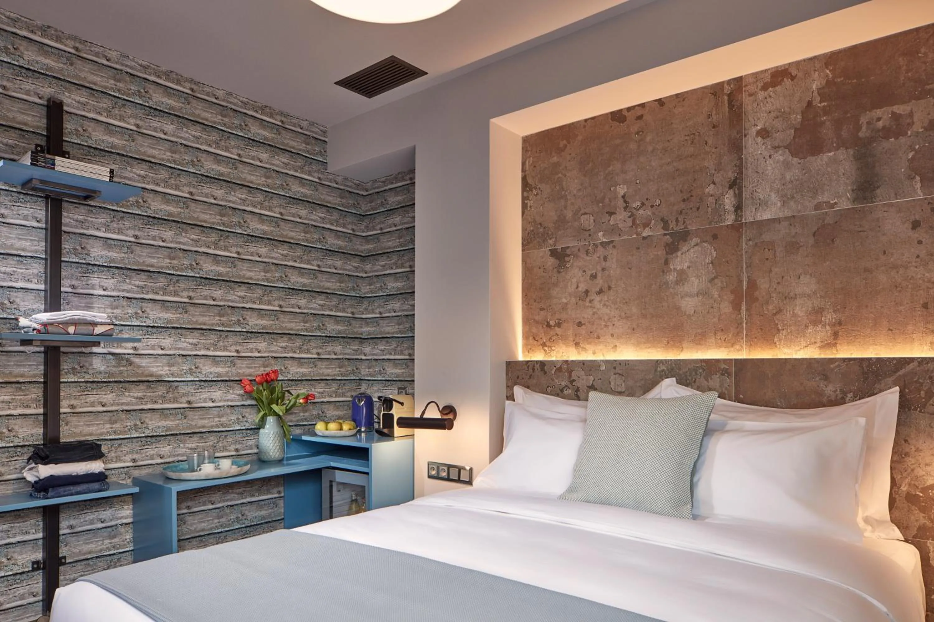 Two-Bedroom Family Room with Terrace in 18 Micon Str.