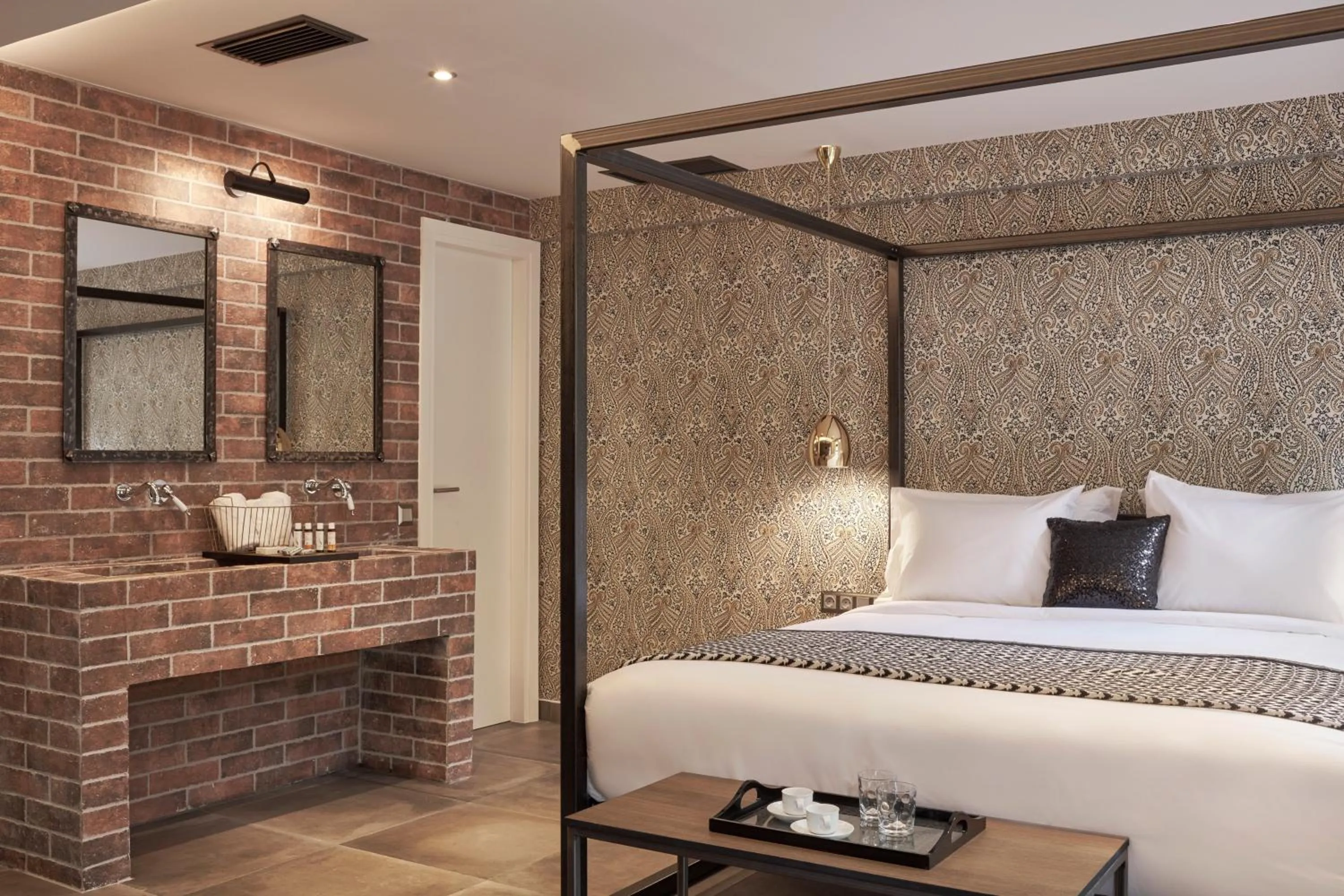 Junior Suite in 18 Micon Str.