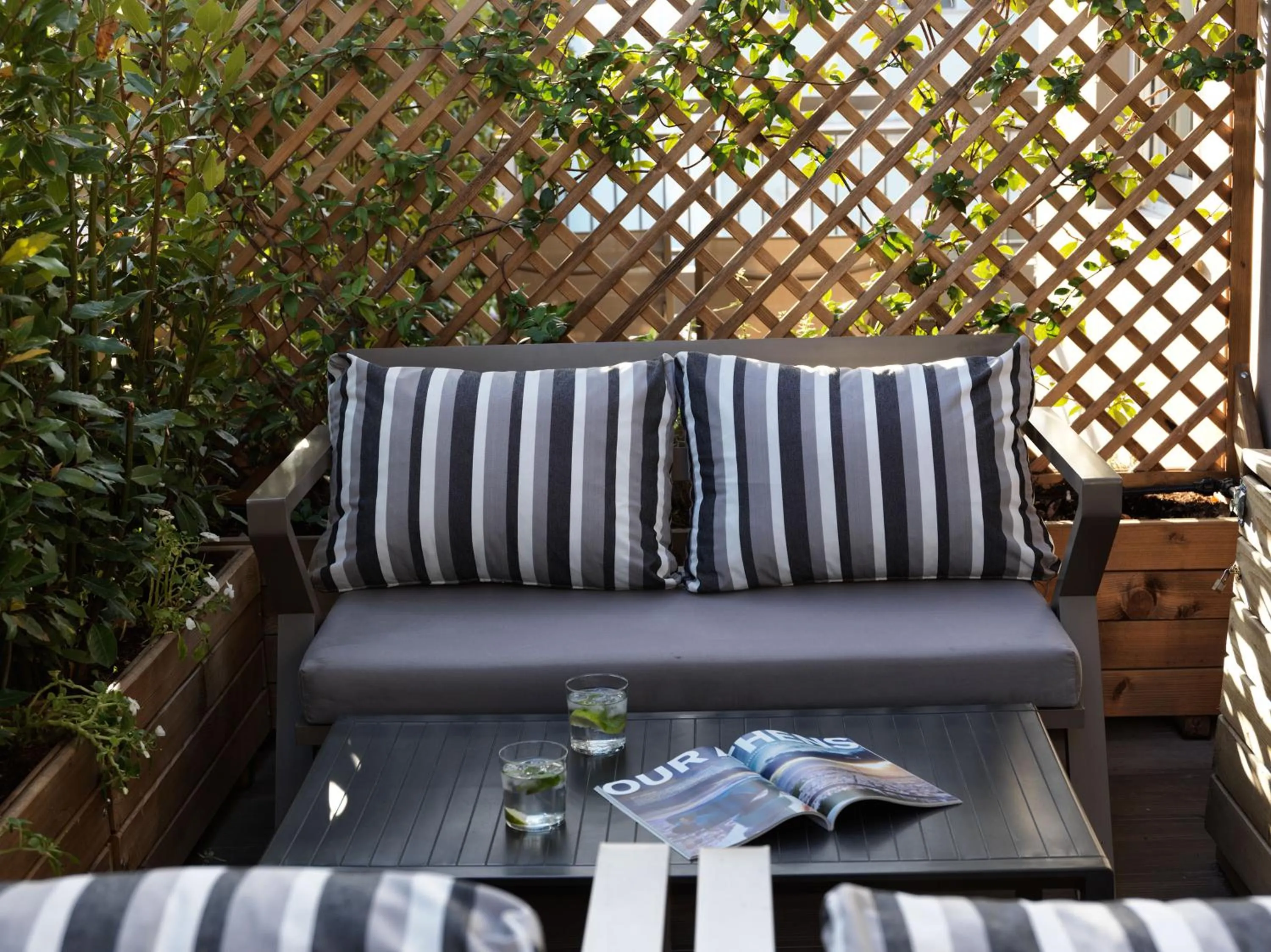 Two-Bedroom Family Room with Terrace in 18 Micon Str.