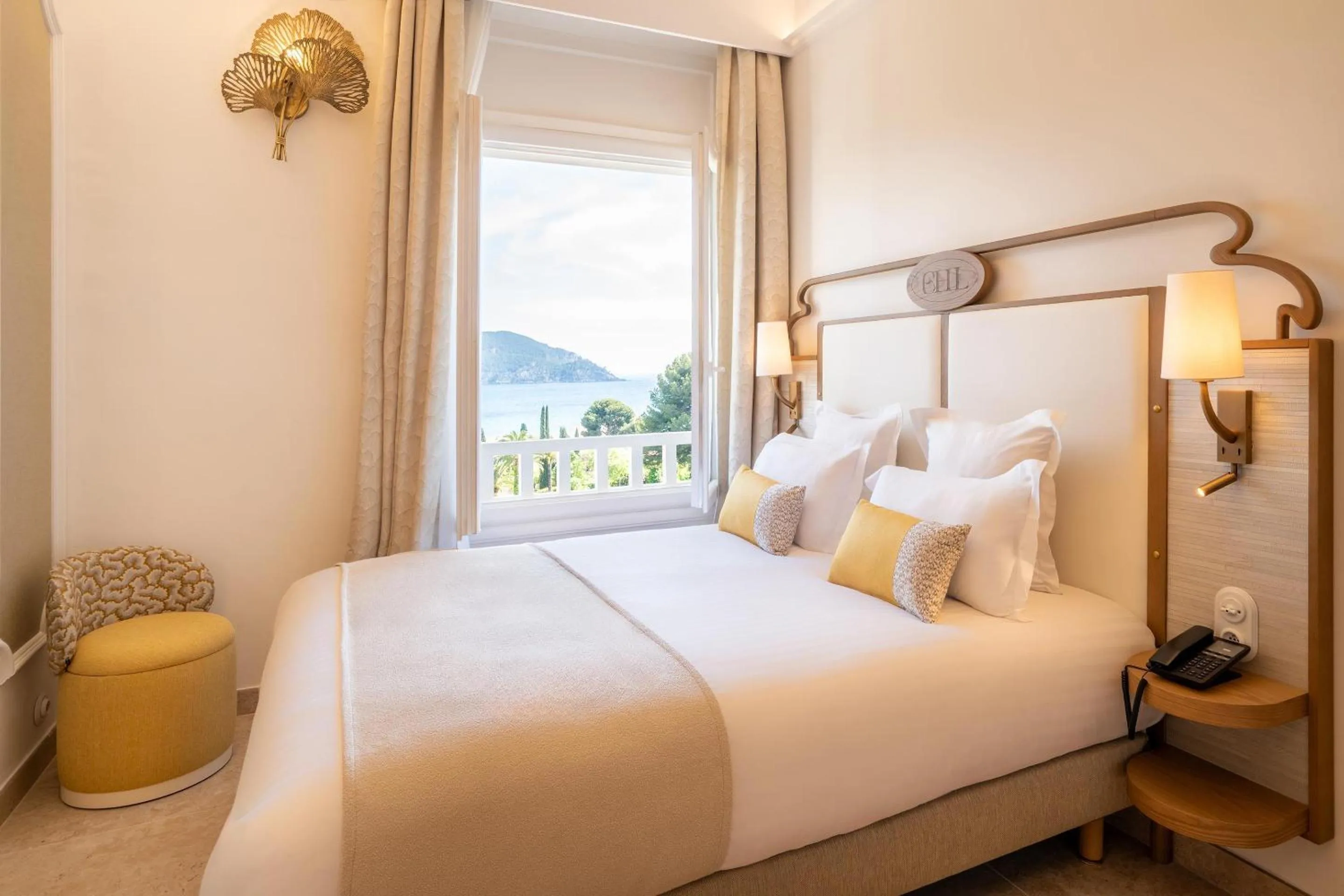 Comfort Queen Room with Sea View - Non-Smoking in Grand Hotel Des Lecques; BW Signature Collection