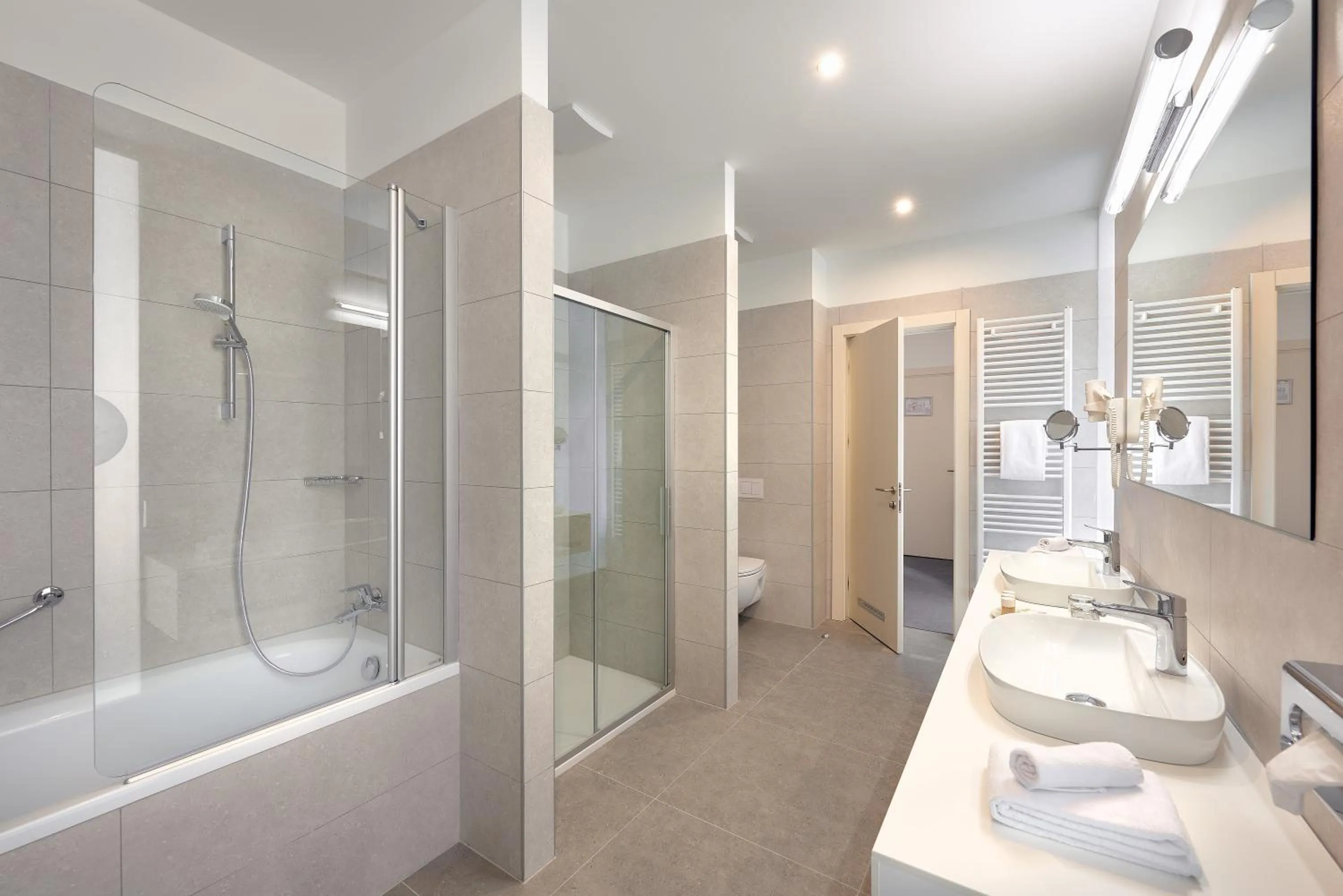 Junior Cesar Suite with Balcony in Hotel Salona Palace