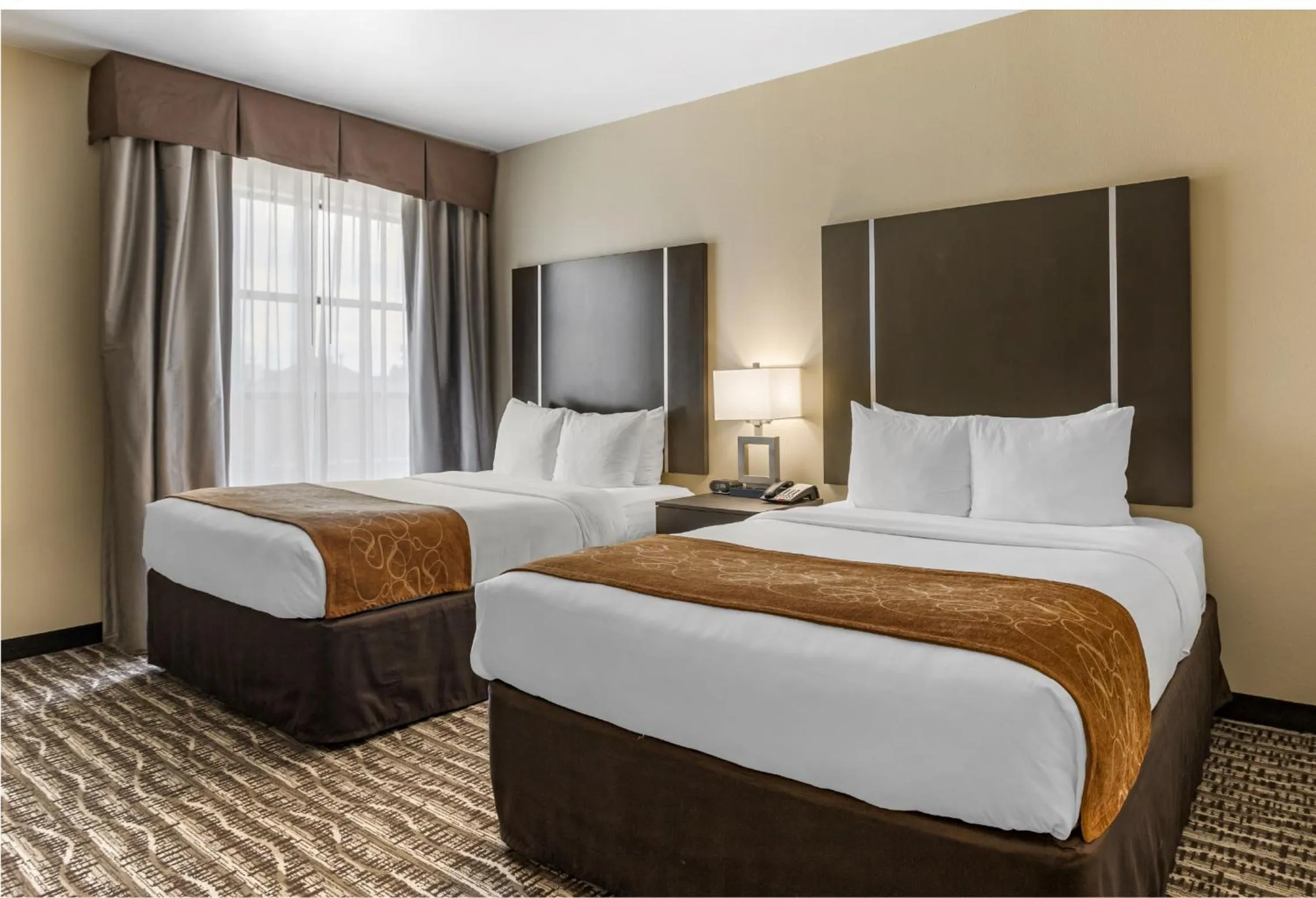 Queen Suite with Two Queen Beds Non-Smoking in Comfort Suites Near Sam Houston Race Park