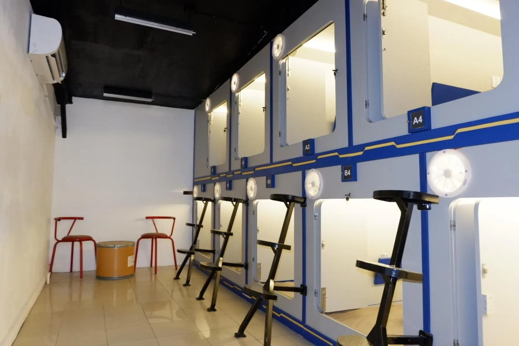 Single Room with Shared Bathroom - single occupancy in Buton Backpacker Lodge