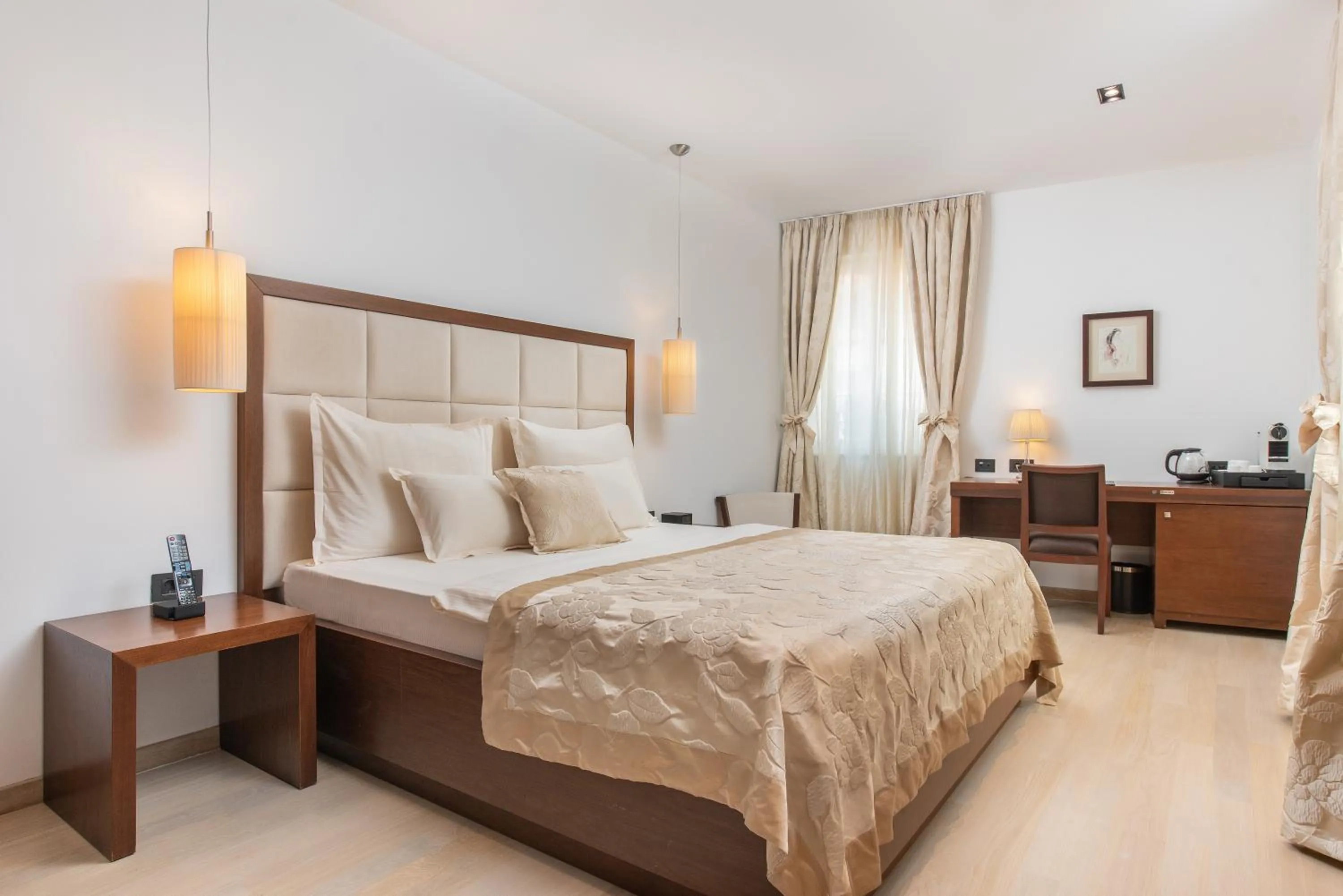 Deluxe Double Room in Marmont Heritage Hotel