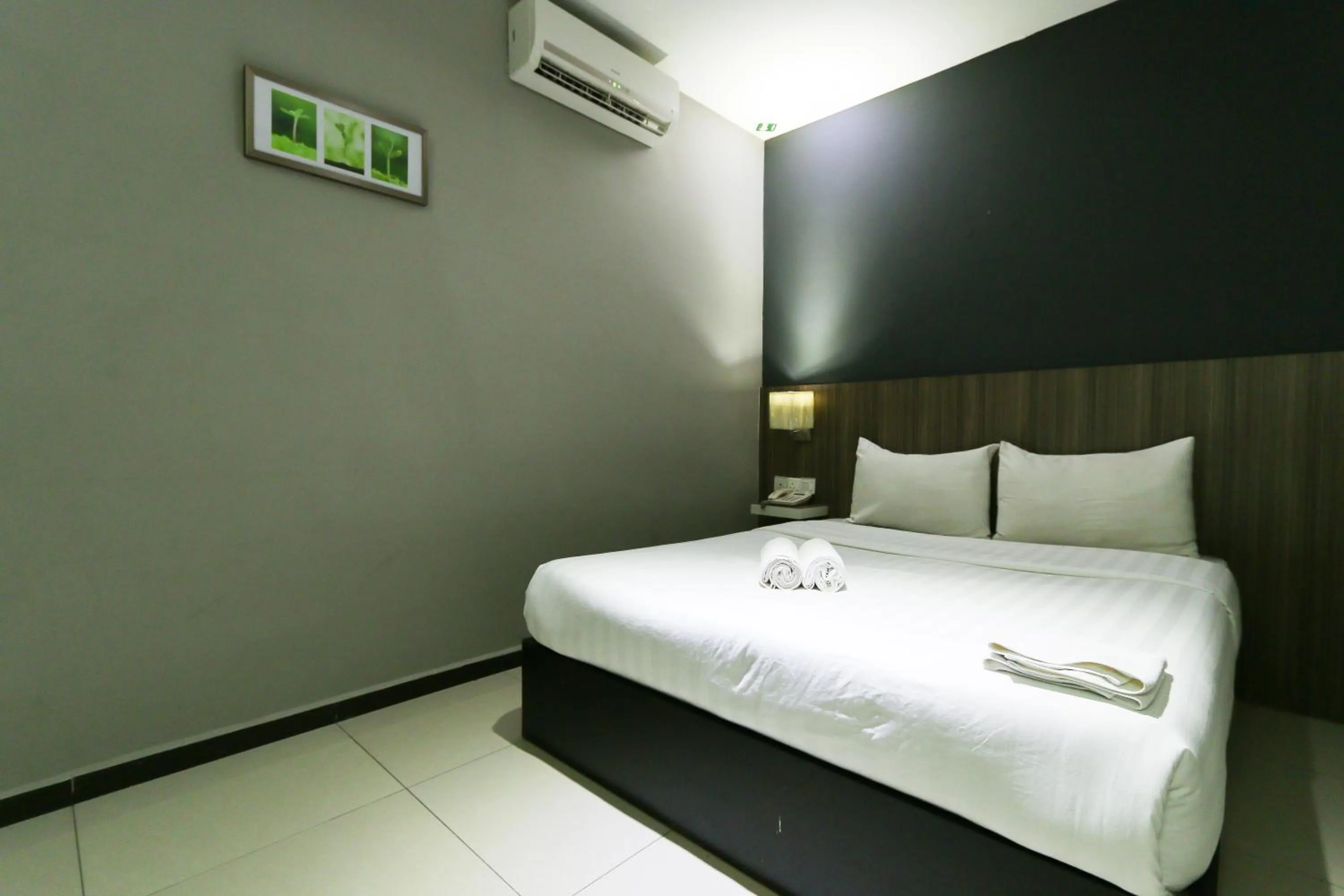 Deluxe Queen Room in Hotel 99 Botanik Klang