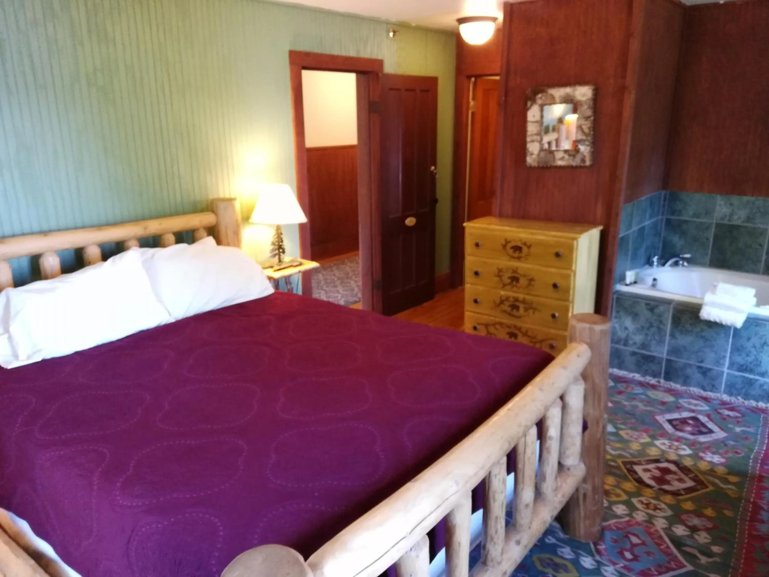 Double Room with Spa Bath in The Woods Inn