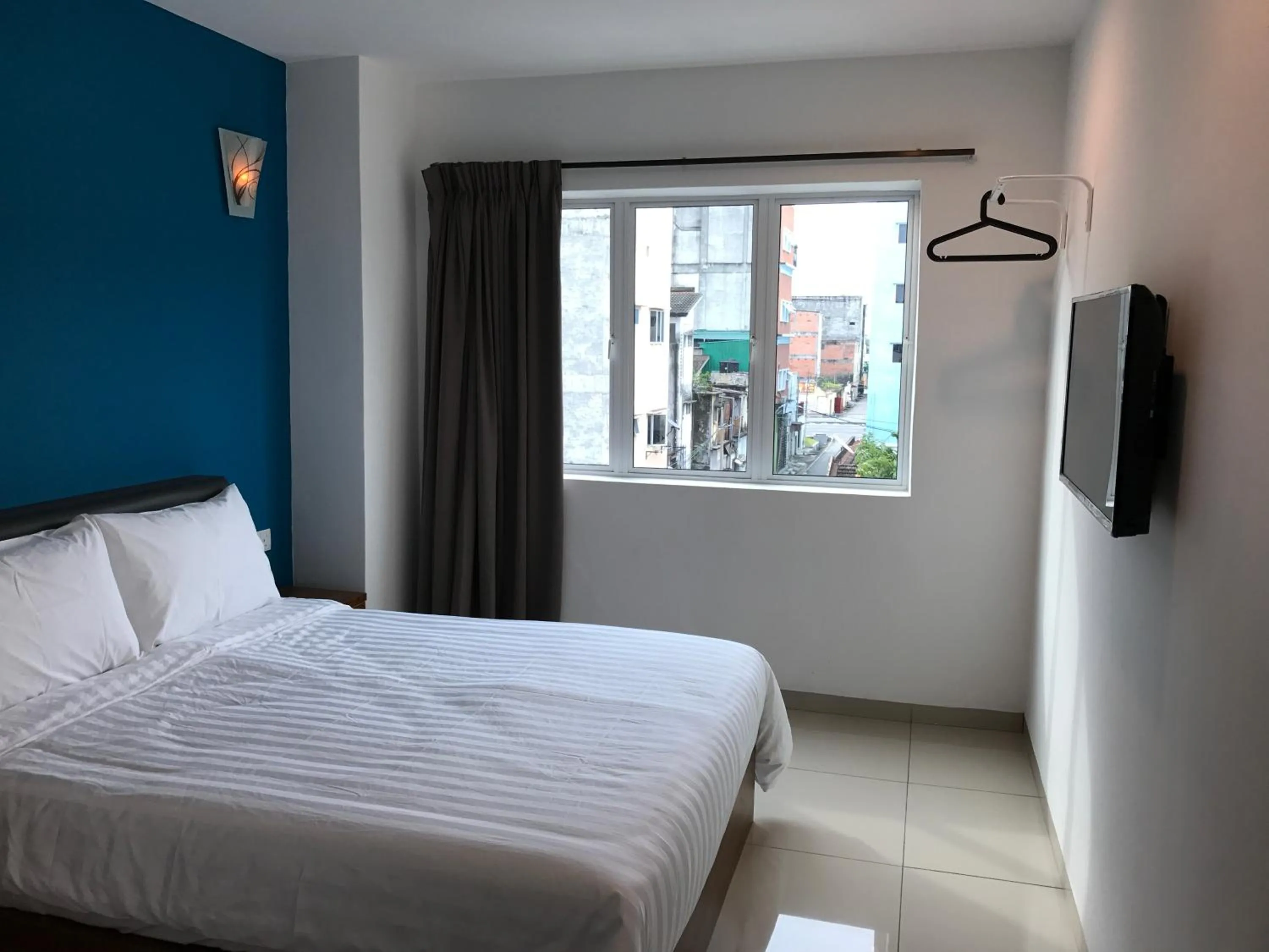 Deluxe King Room in Brezza Hotel Sitiawan