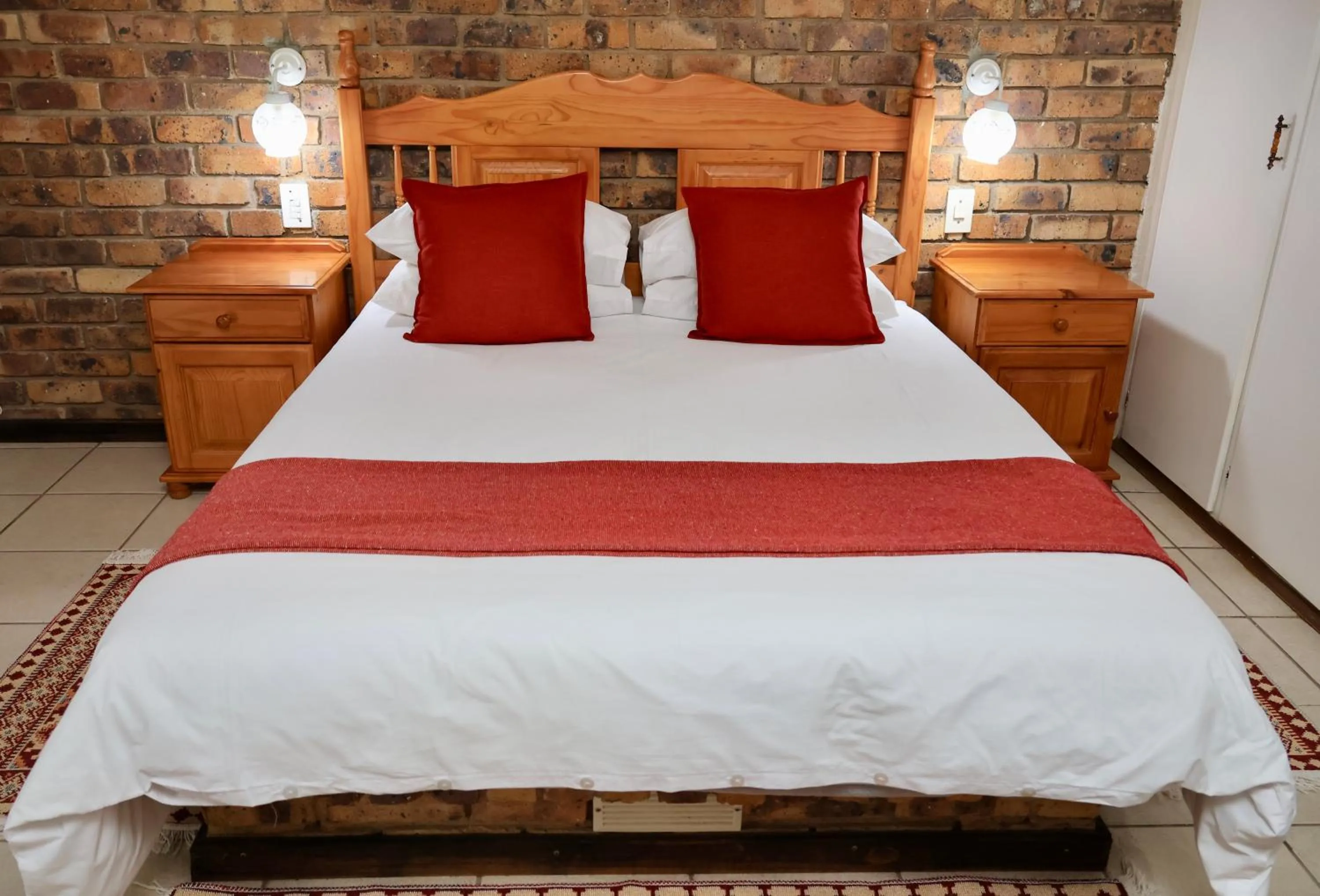 Standard Double Room with Private Bathroom - single occupancy in Shingalana Guest Lodge