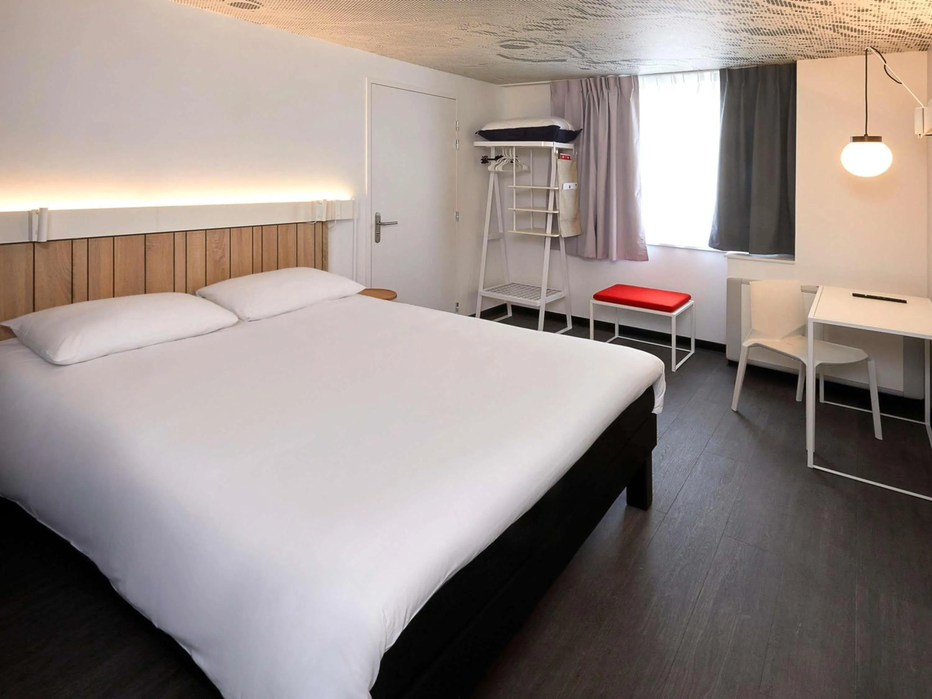 Standard Double Room - Courtyard Side in ibis Auxerre Centre
