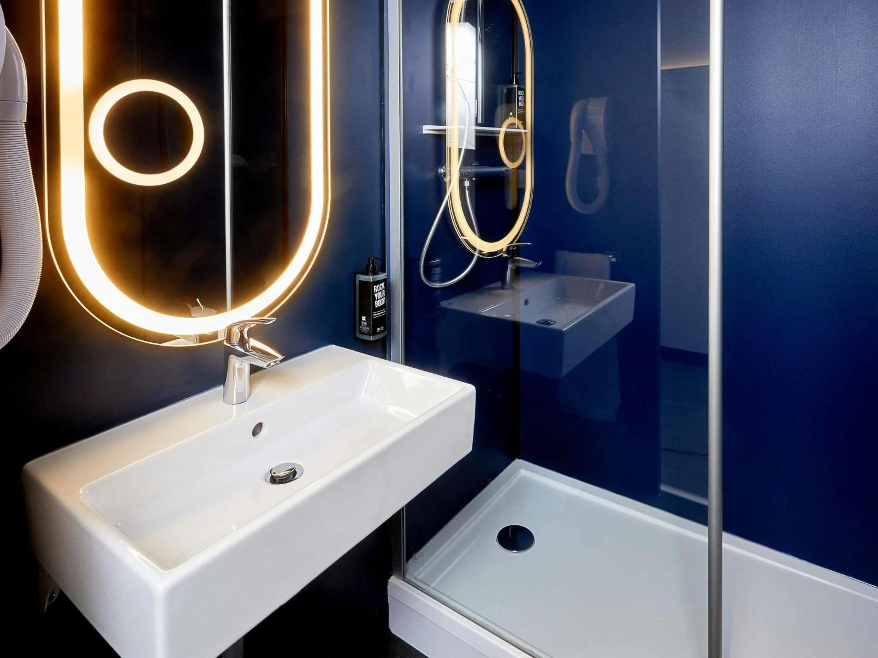 Standard Double Room with Sofa Bed in ibis Auxerre Centre