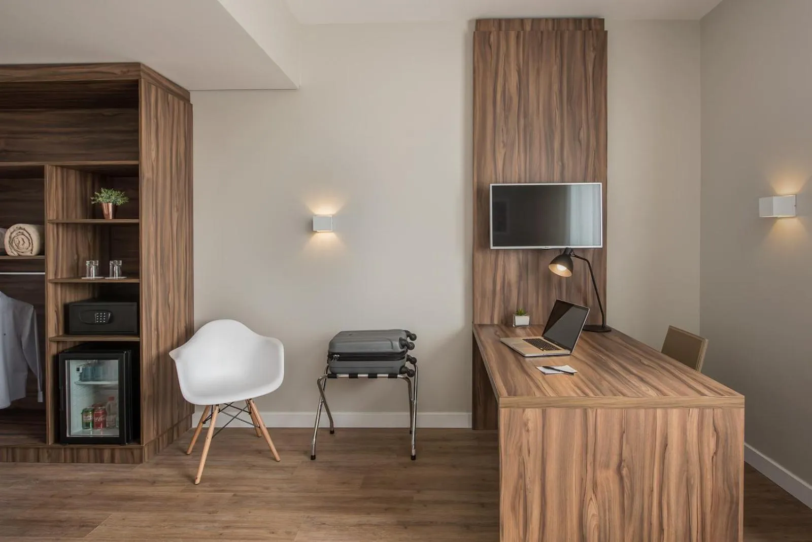 Standard PwD Disability Access Triple - 1 Double Bed and 1 Single Bed in Intercity Pátio Pinda Hotel & Resort