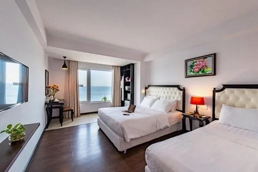 Deluxe Twin Room with Sea View in Bellevue Hotel