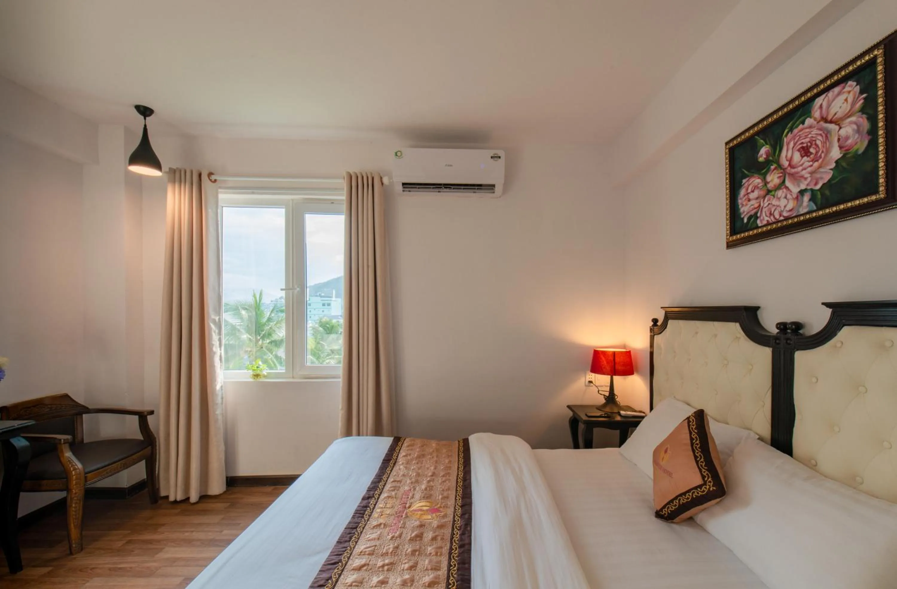 Deluxe Twin Room with City View in Bellevue Hotel