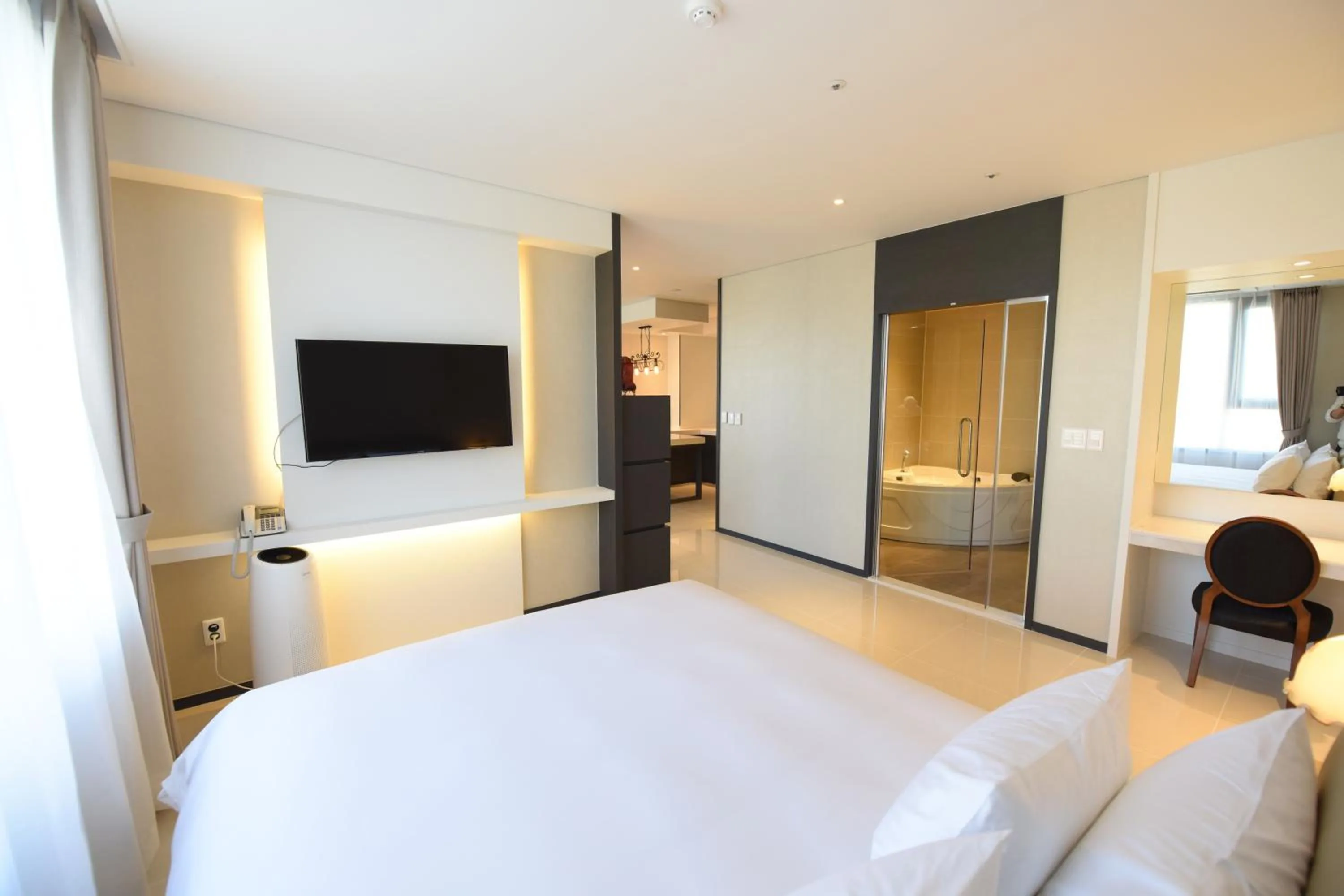 Presidential Suite in Geoje Artnouveau Suite Hotel