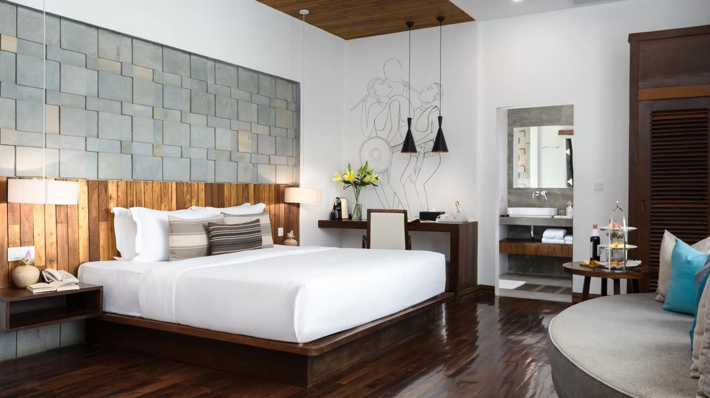 Premium Room - Free Laundry + Airport Pick-Up + Mini Bar in Shintana Saya Residence