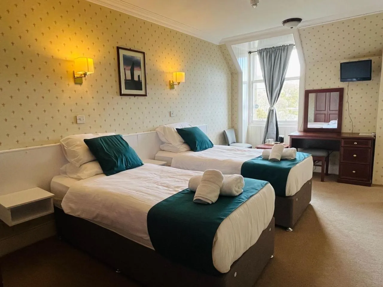 Twin Room with Private Bathroom in The Stromness Hotel