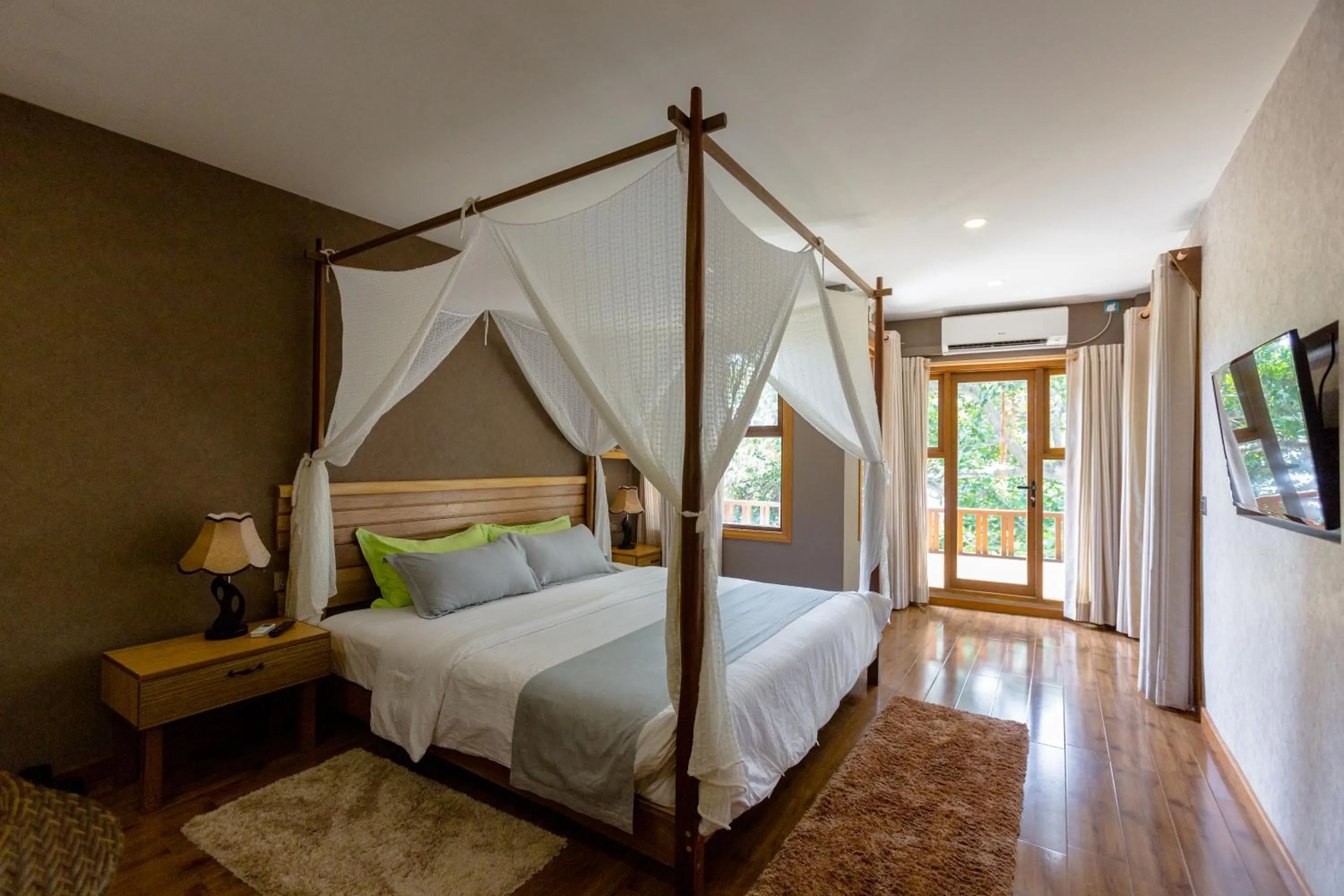 Grand Ocean View Suite (20% off on Return Shared Speed Boat transfer from Airport) in West Sands