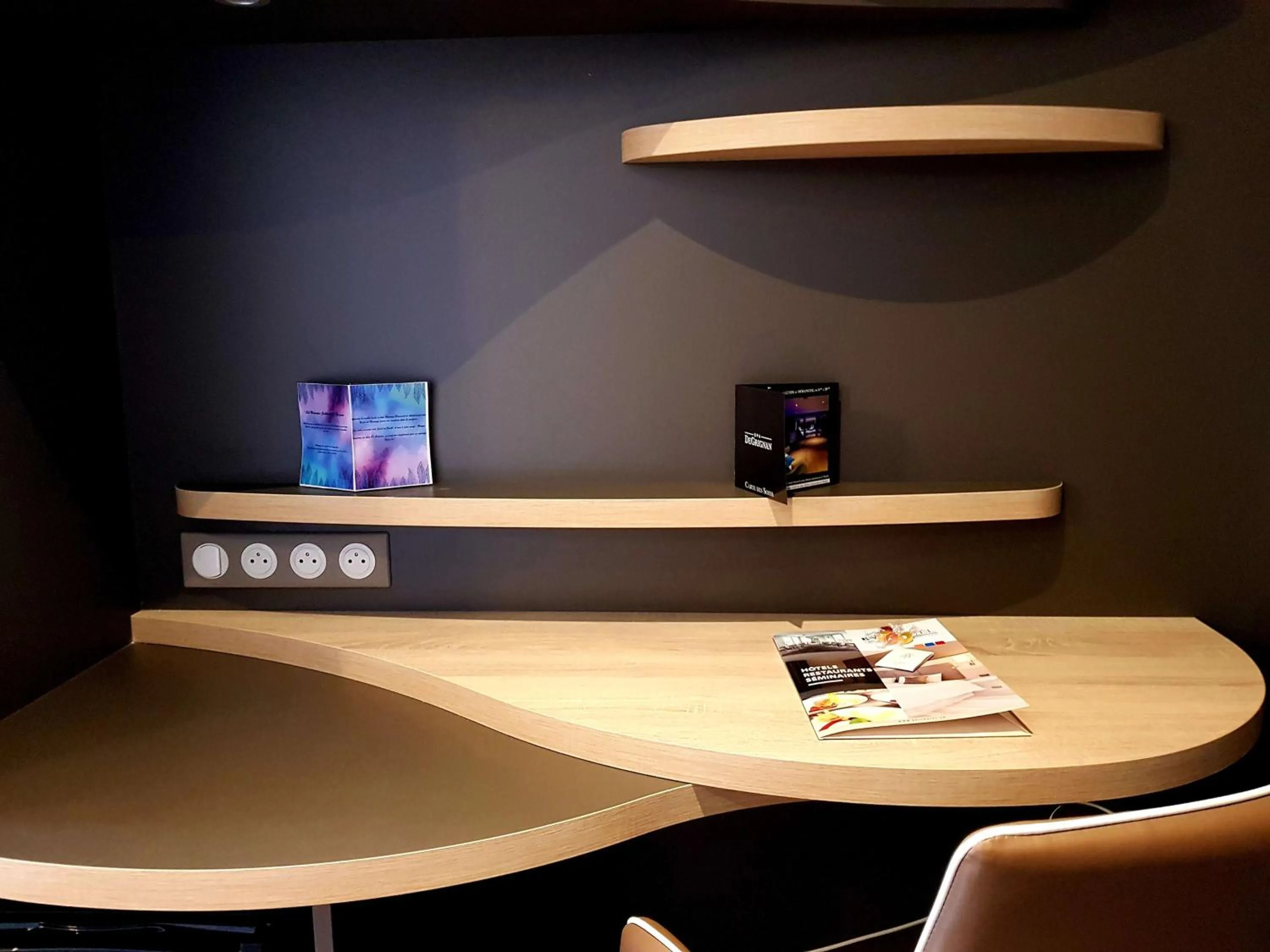 Deluxe Suite in Brit Hotel de Grignan Vichy