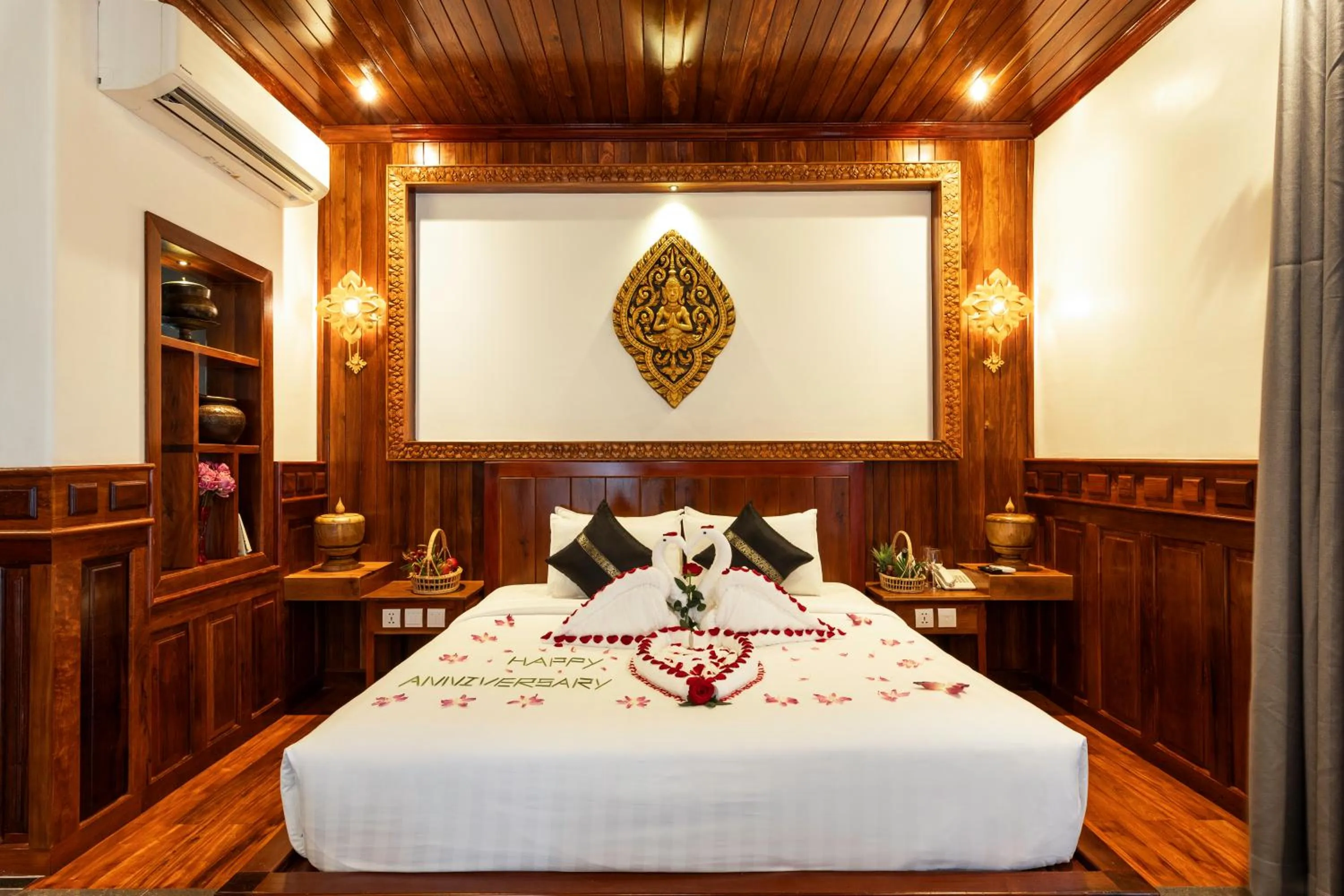 Landmark Room in Peak Elite Boutique