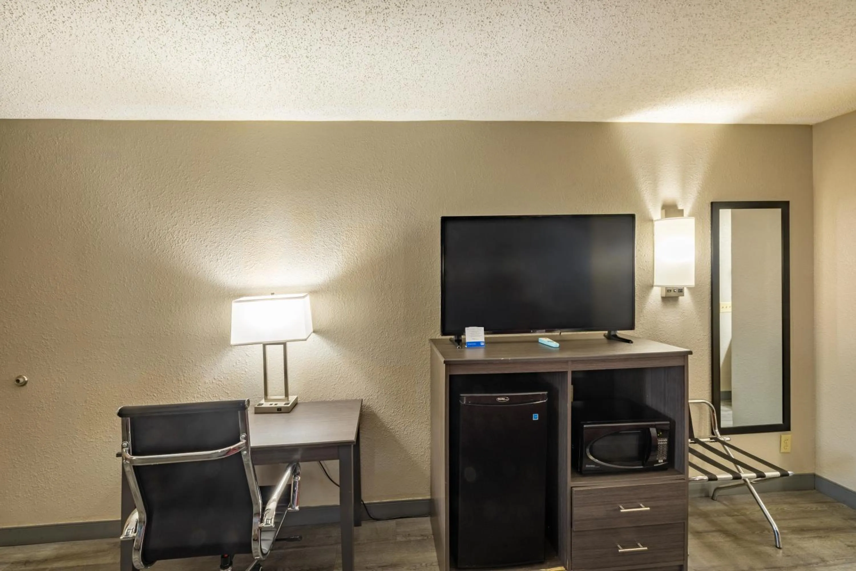 King Room - Non-Smoking in Rodeway Inn Prattville I-65