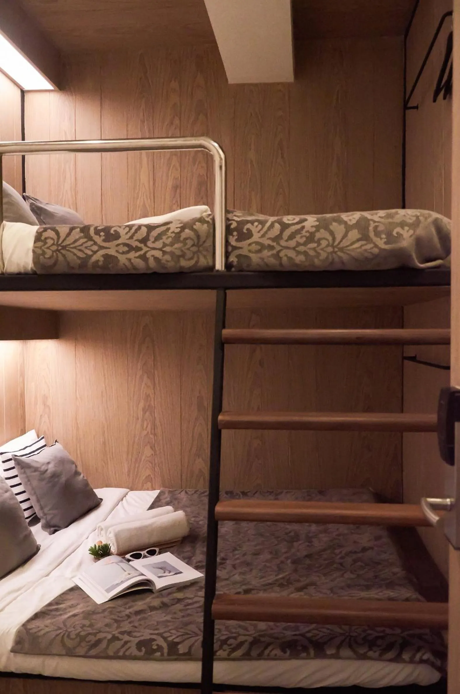 Twin Room with Shared Bathroom in Vann Bangkok Boutique House