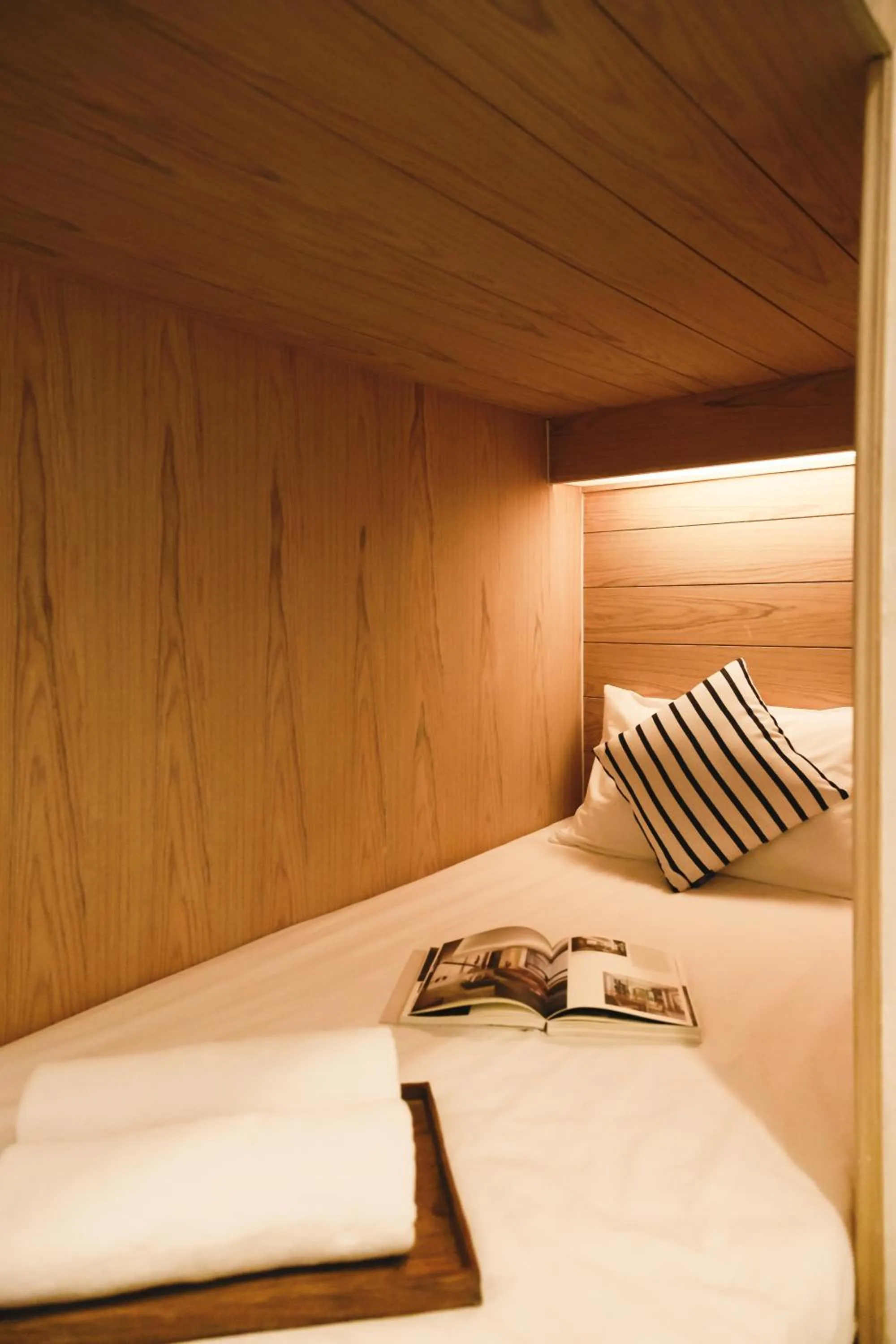 Twin Room with Private Bathroom in Vann Bangkok Boutique House