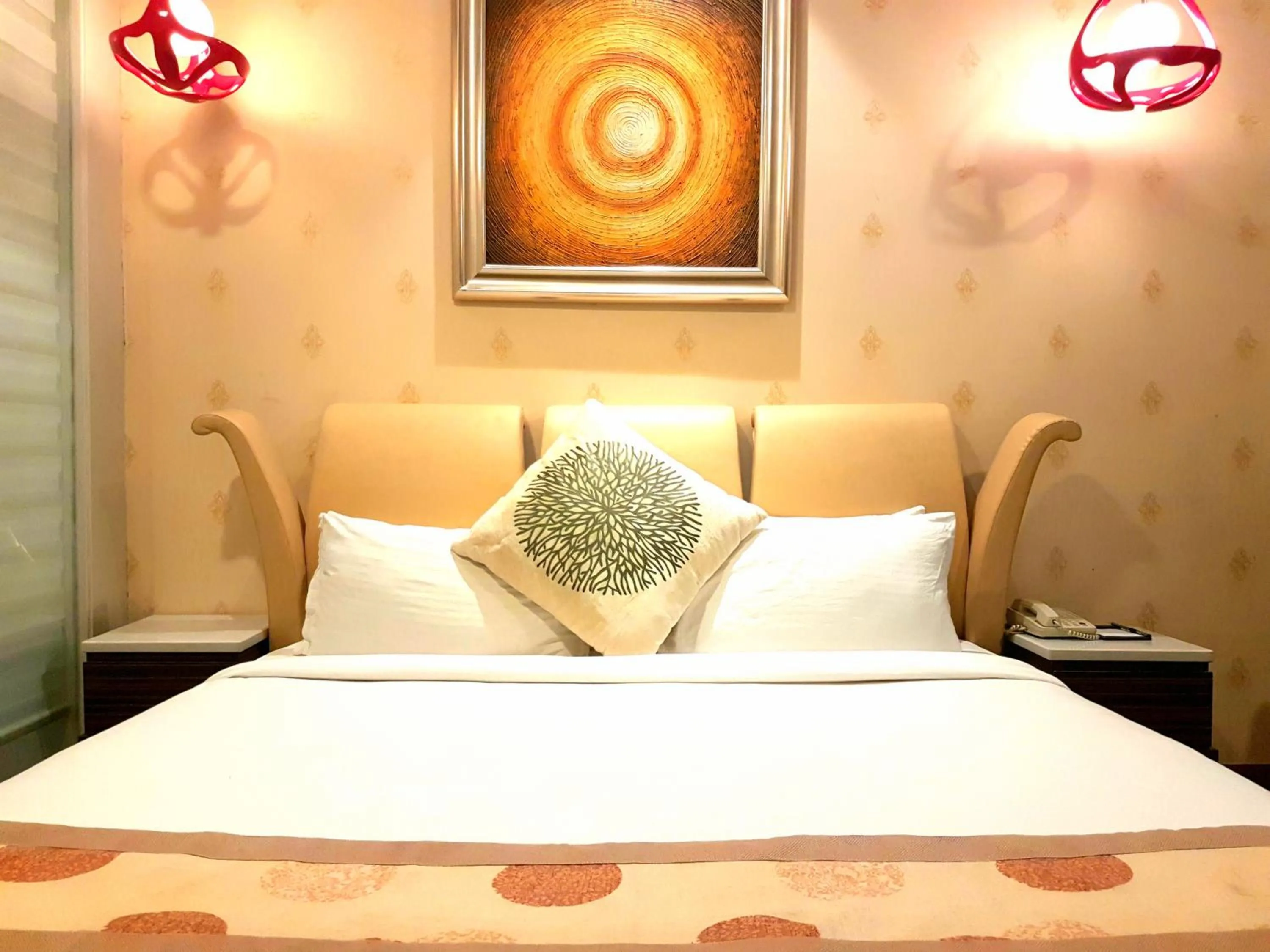 Deluxe Double Room - single occupancy in Pal Heights Mantra