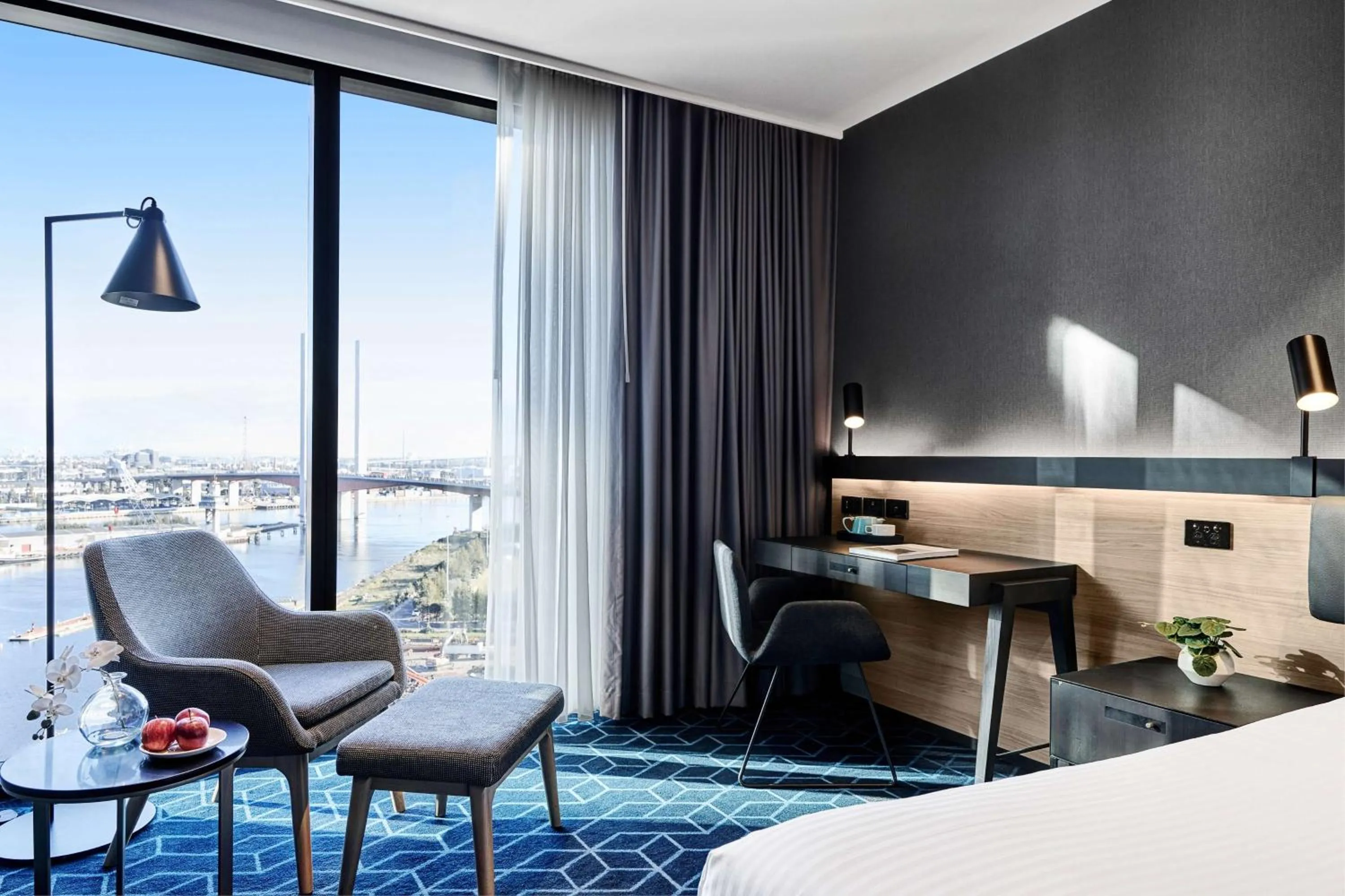 Harbor View Suite - King in Four Points by Sheraton Melbourne Docklands
