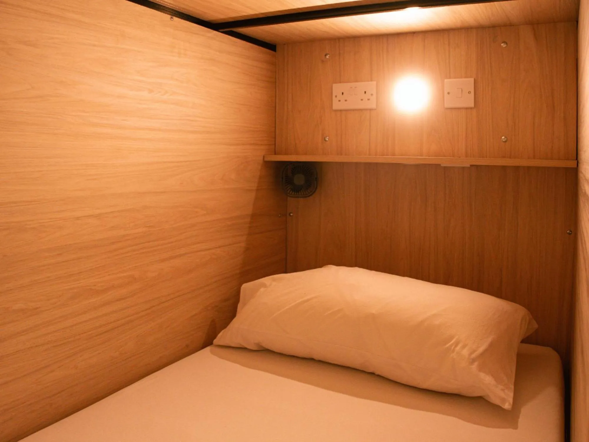 Bed in 14-Bed-Mixed Dormitory Room with ensuite Bathroom in Gardiner House Hostel