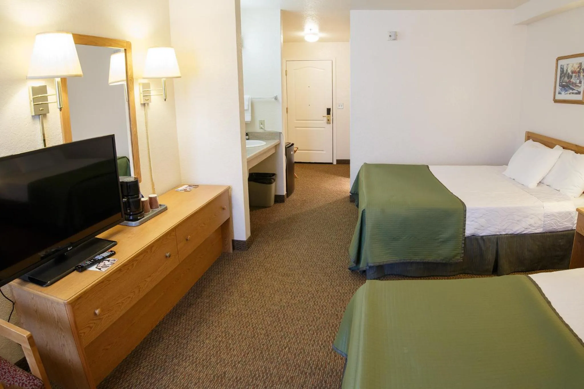 Queen Room with Two Queen Beds - Disability Access in Murphys Inn Motel