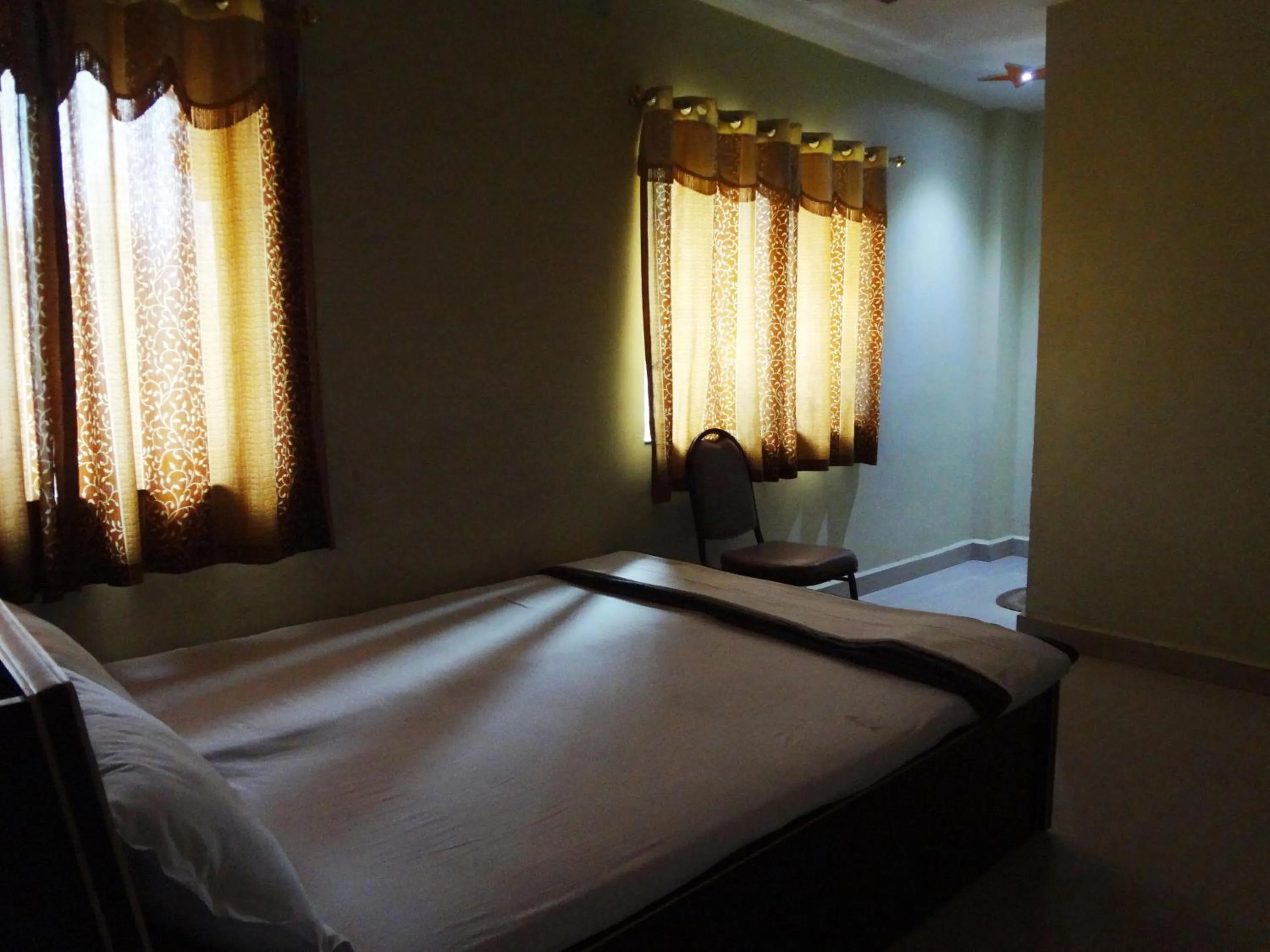 Budget Double Room in Hotel Parvati Palace Sehore