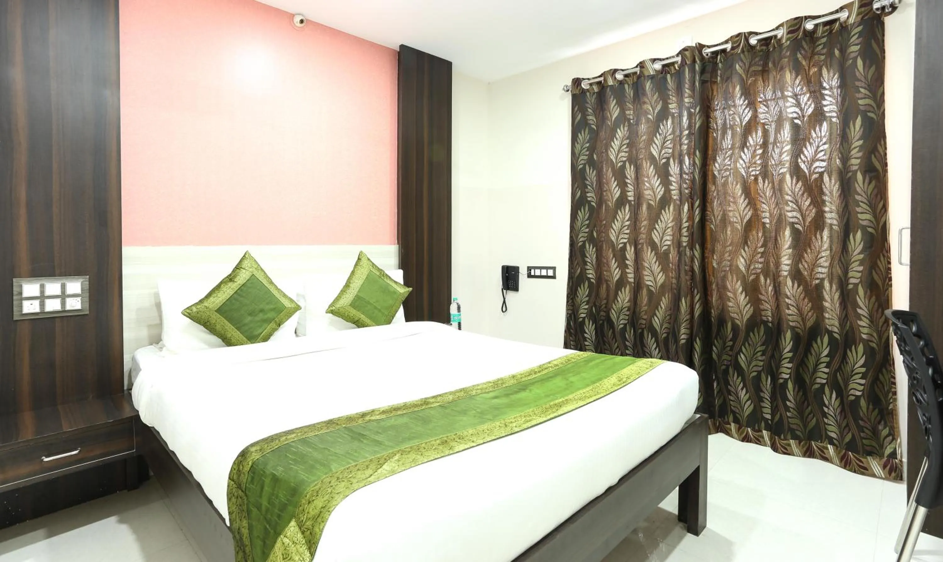 Standard Double Room with Fan - single occupancy in Hotel Habitat Comforts