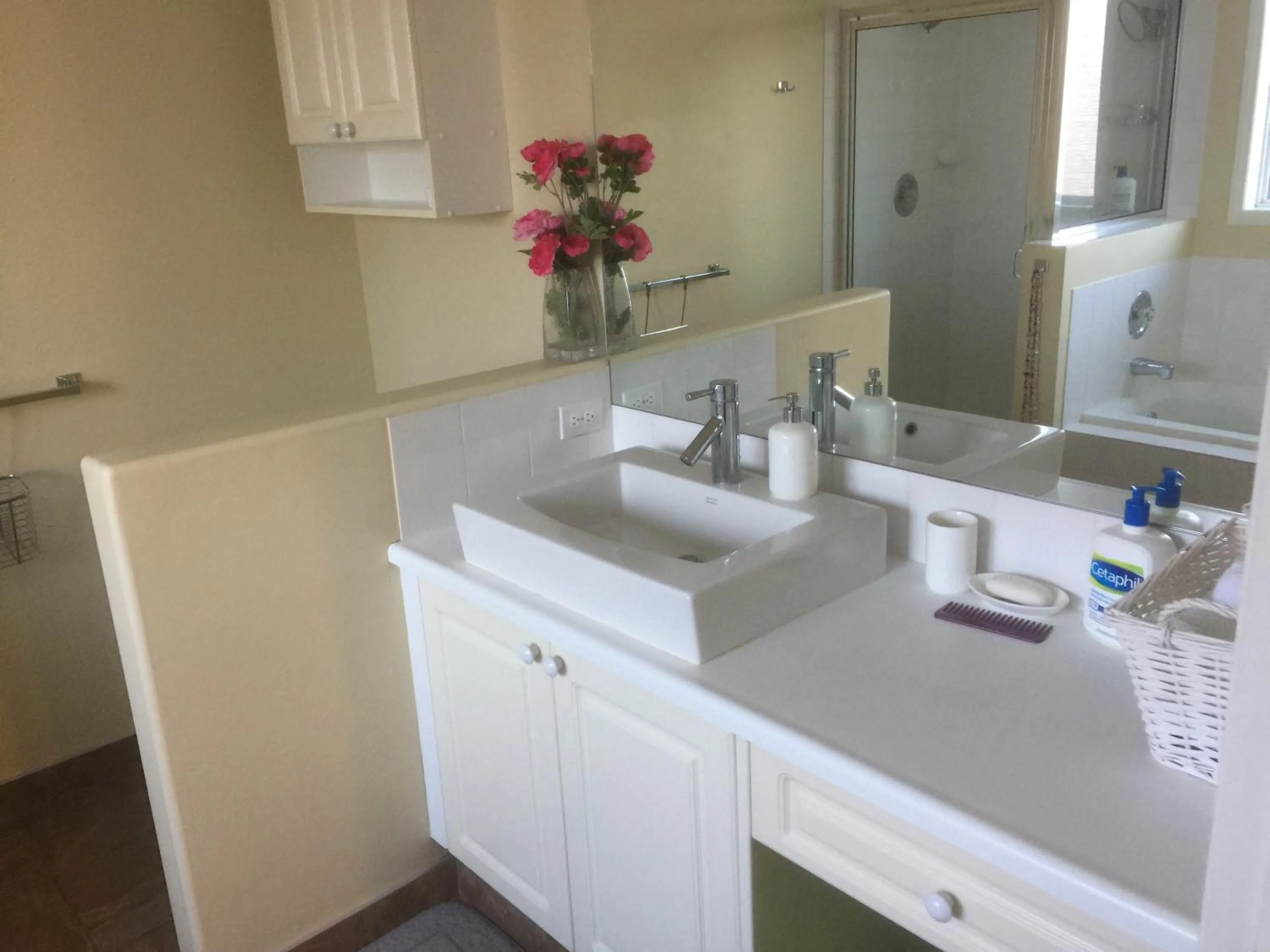 Suite with Hot Tub in Brother Li Homestay